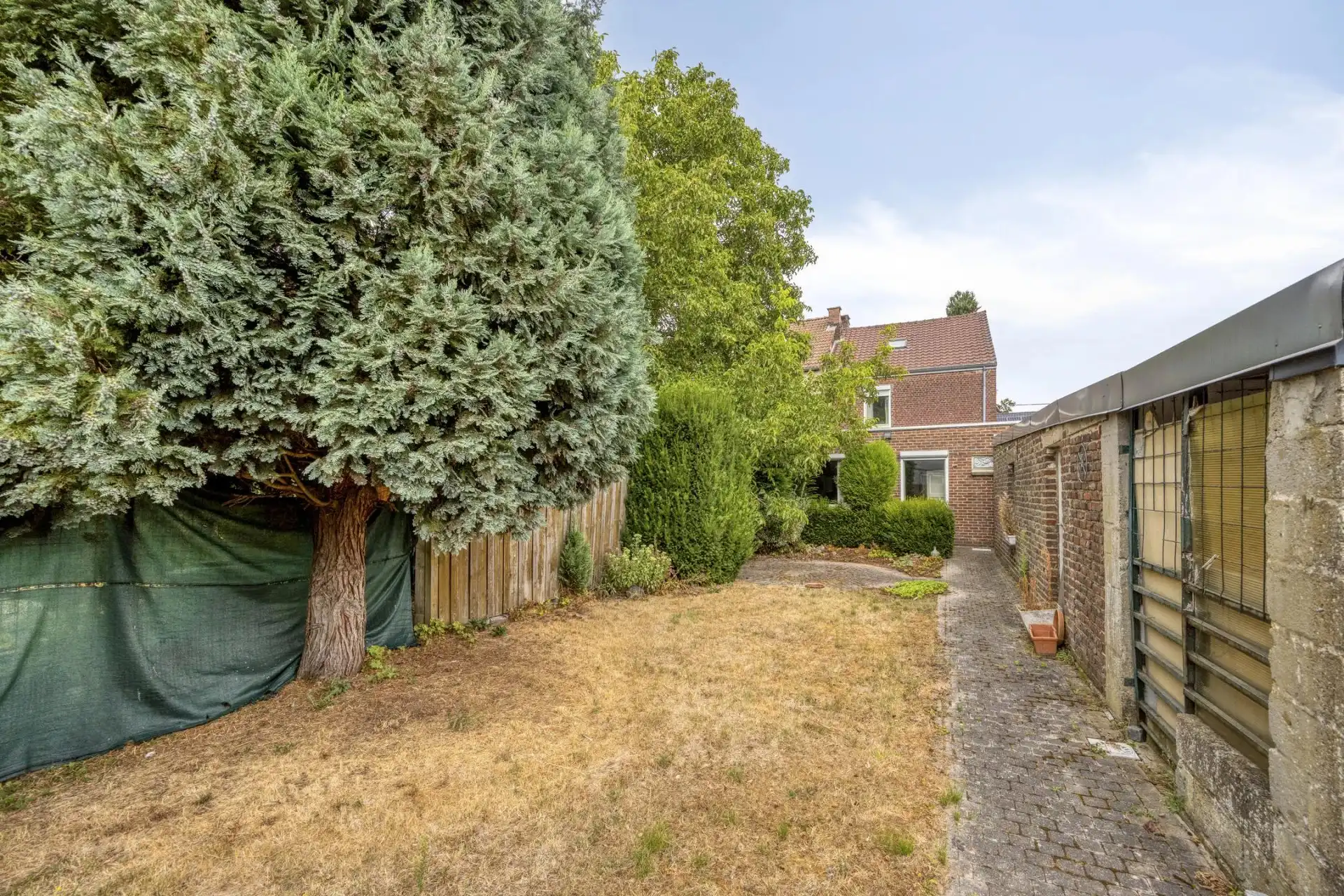 TE RENOVEREN HALFOPEN WONING MET 3 SLPK'S IN RIEMST foto 13