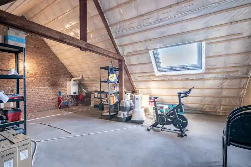 Gerenoveerde halfopen woning met ruime tuin. foto 18