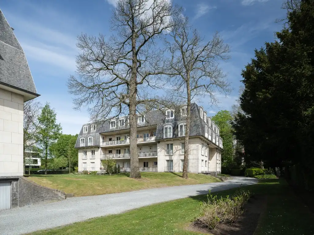 Ruim appartement met karakter, licht en een uitstekende ligging foto 15