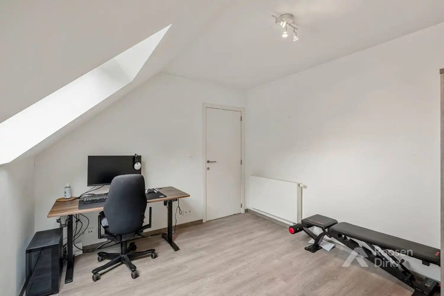 Gezinswoning met stijlvolle architectuur op wandelafstand van natuurgebied foto 25