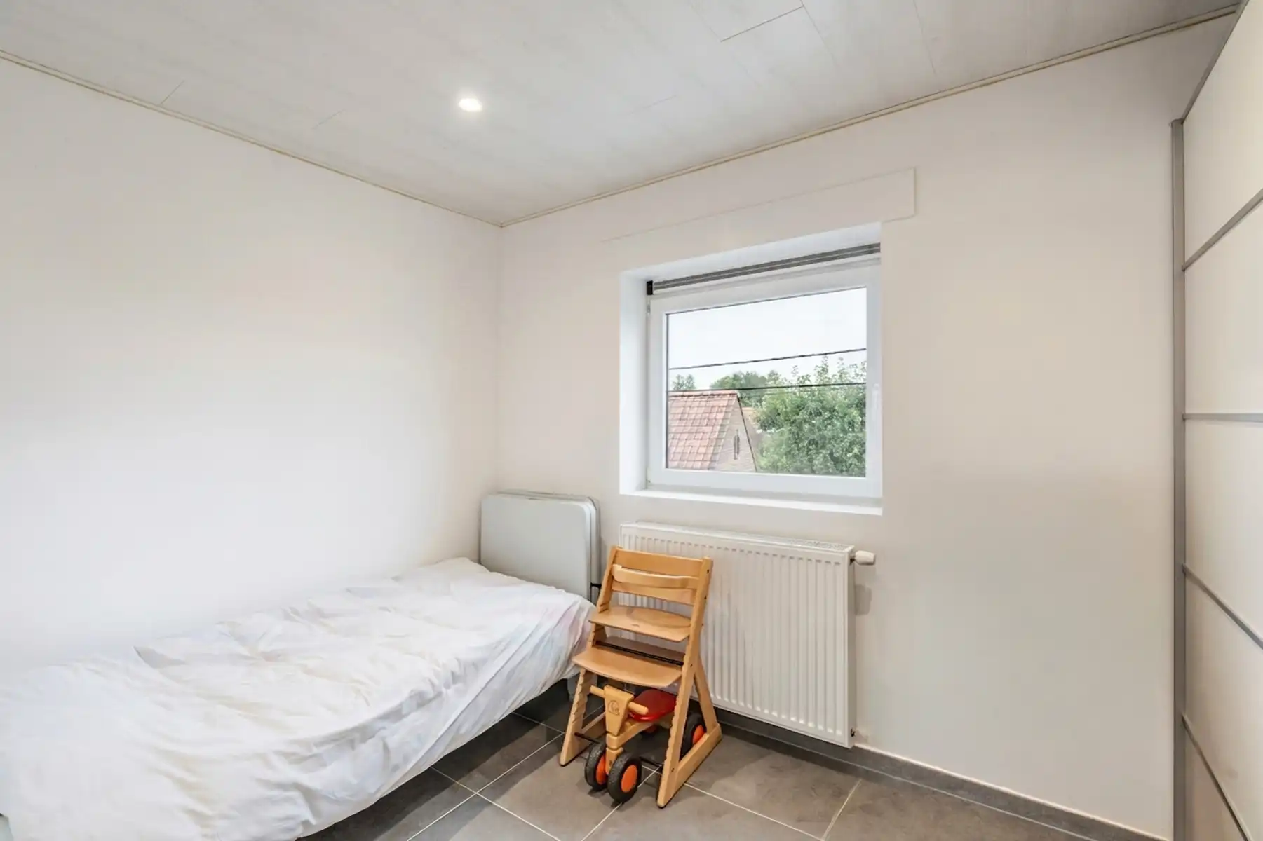 Gezellige recente halfopen bebouwing met tuin en staanplaatsen foto 16
