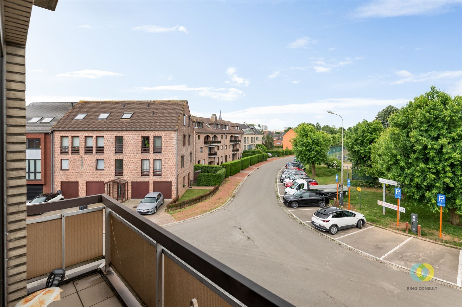appartementsgebouw met garages foto 19