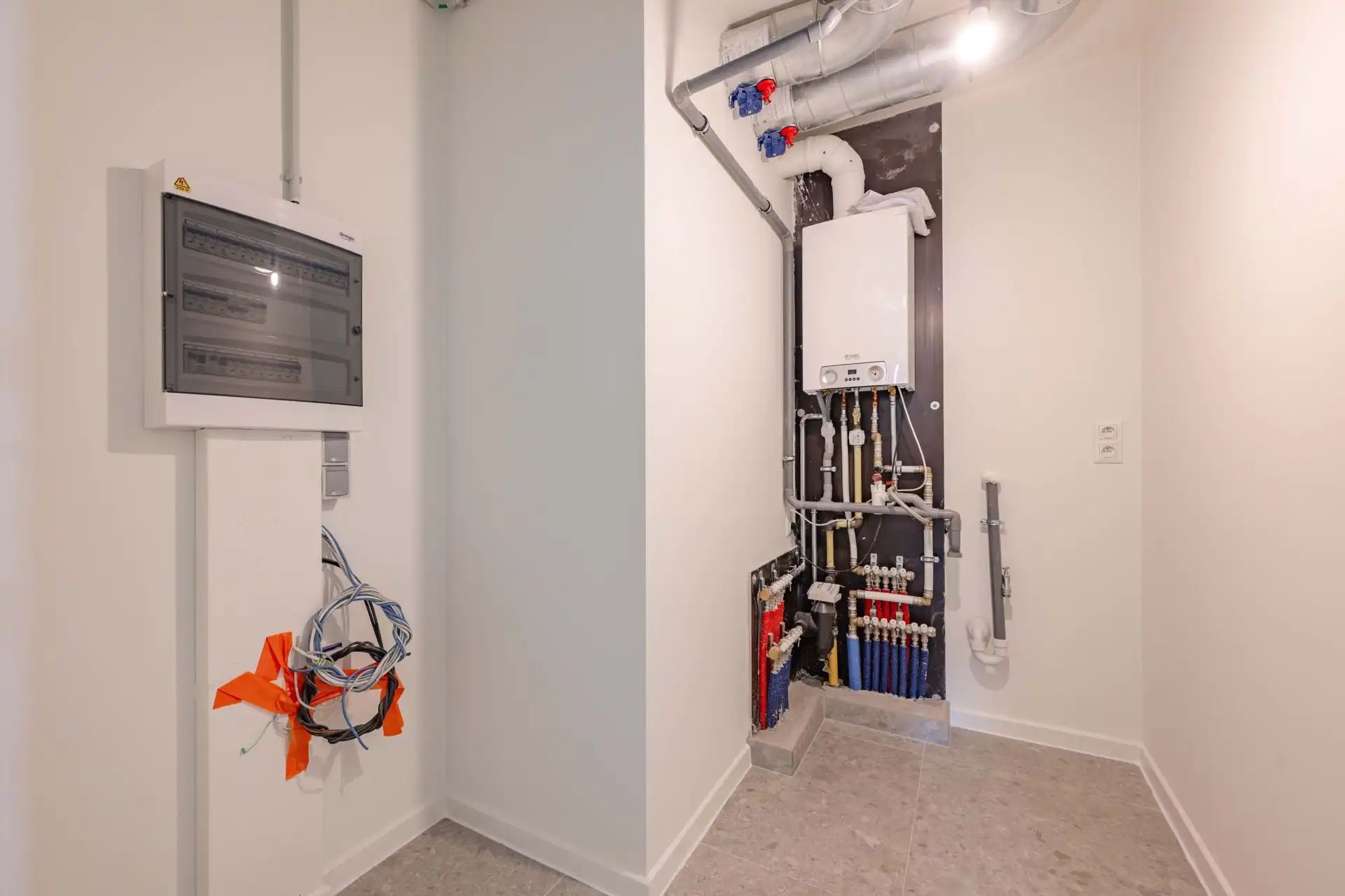KOOP uw appartement aan 6% BTW! Prachtig 3 slaapkamer appartement in Residentie DAC'ART Izegem. foto 17