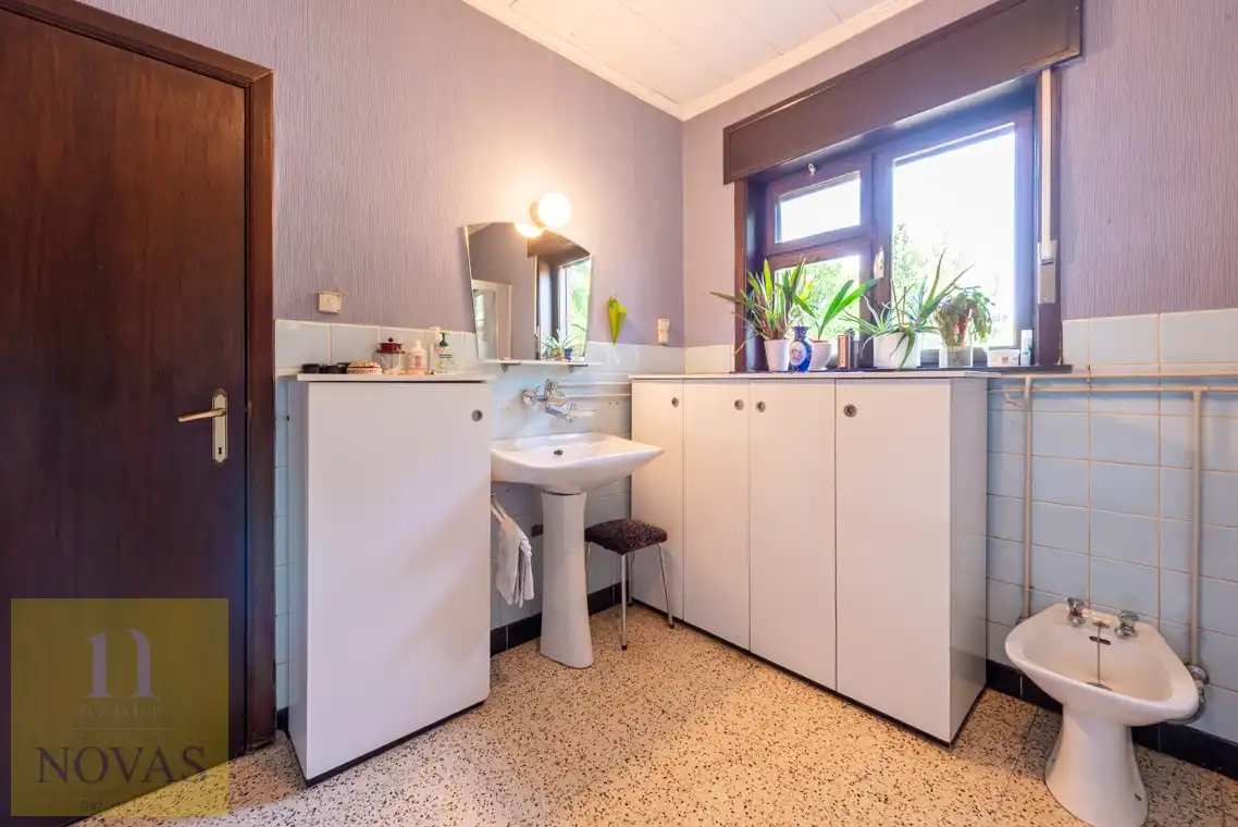 Landelijk gelegen woning op een perceel van 15 are, 23m straatbreedte foto 11