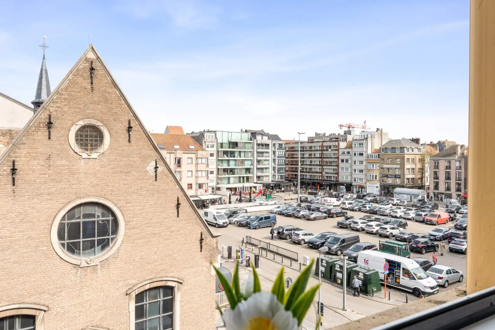 Ruim 1-slaapkamerappartement te koop in hartje Oostende – topligging nabij zee en centrum foto 2
