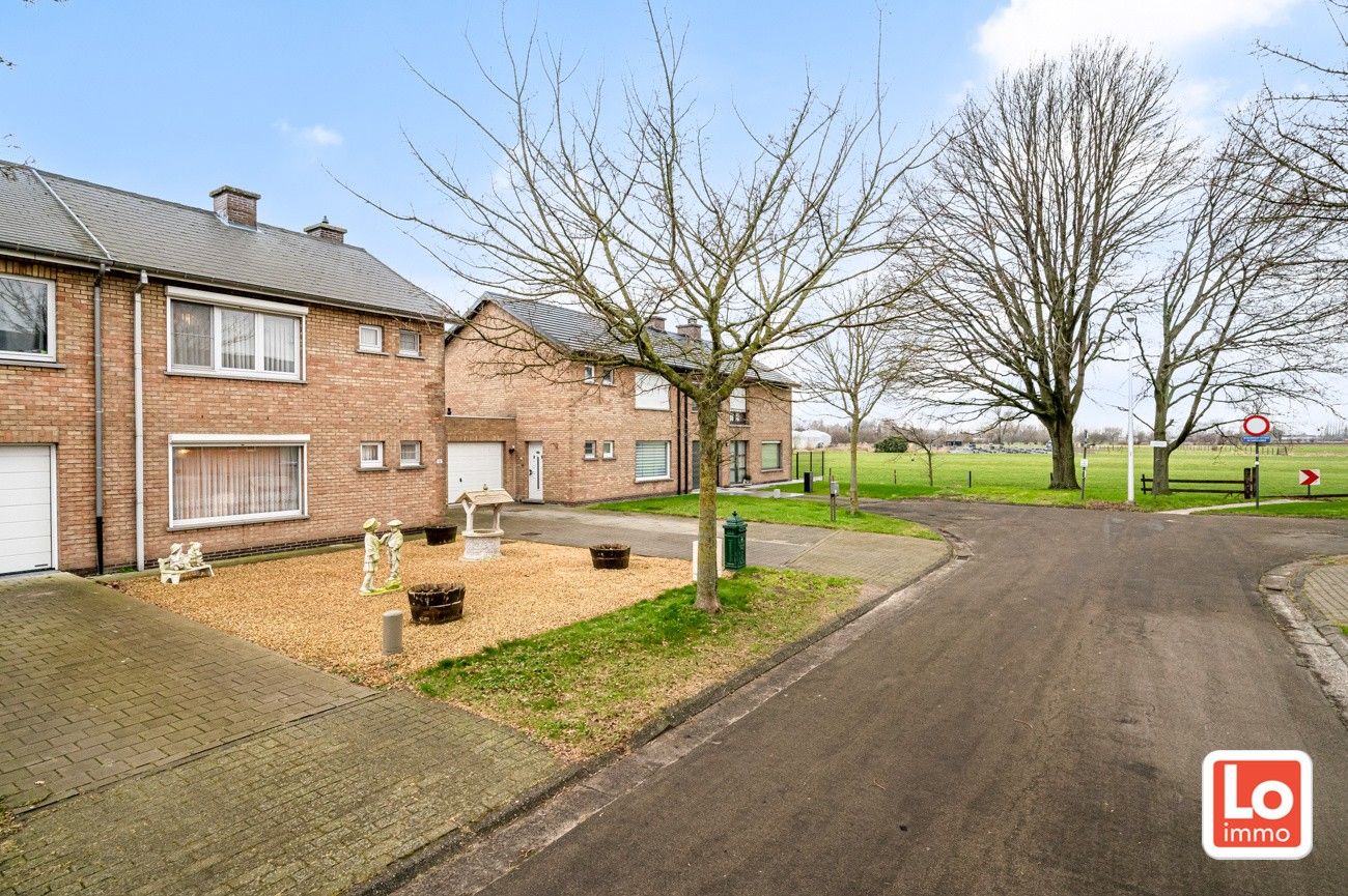 VERKOCHT! Heel rustig gelegen op te frissen halfopen woning op wandelafstand van het vernieuwde centrum van Zeveneken! foto 19