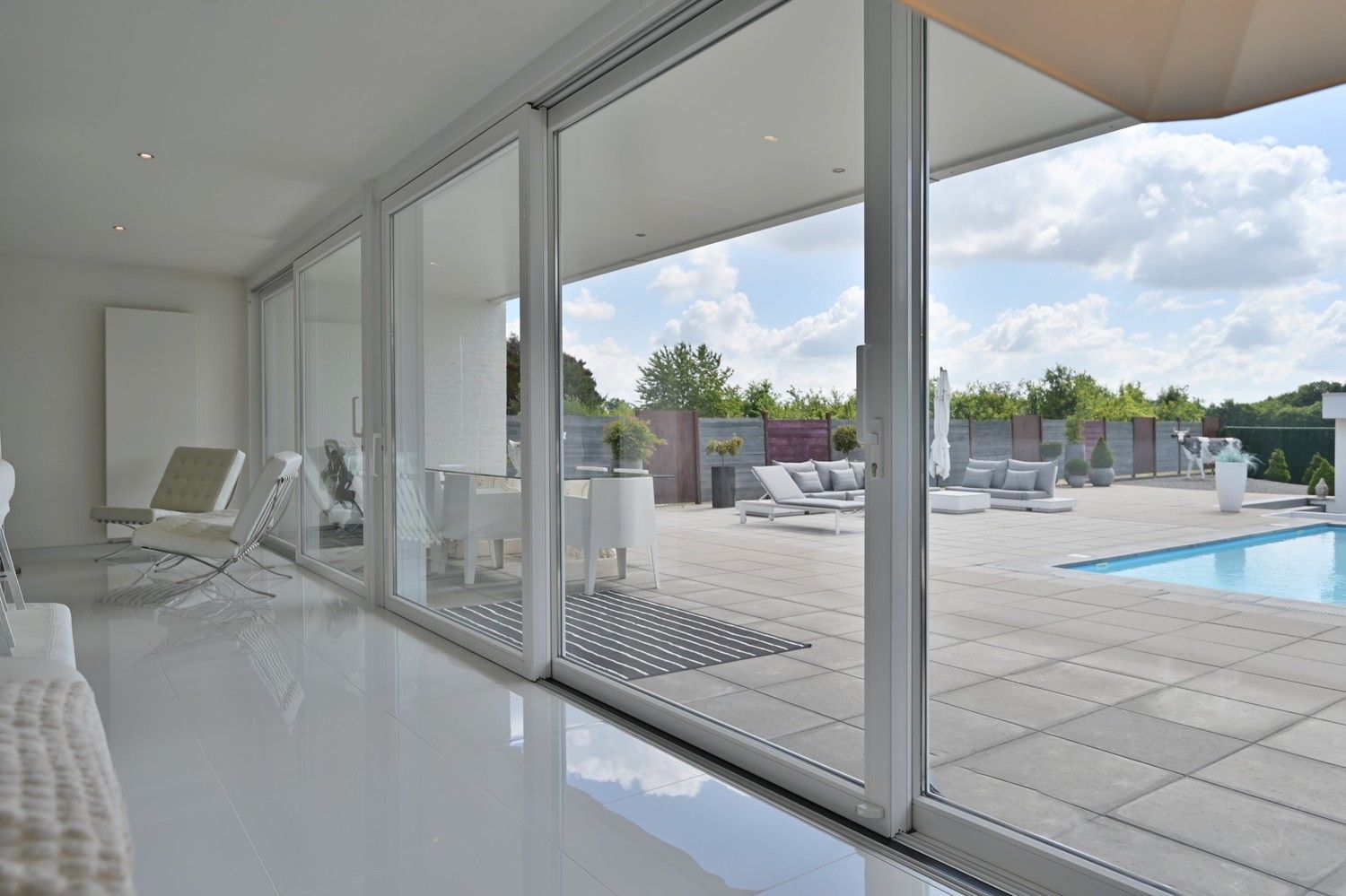 Ruime woning met zwembad en royaal poolhouse, op rustige locatie in Rekem, direct grenzend aan velden foto 17