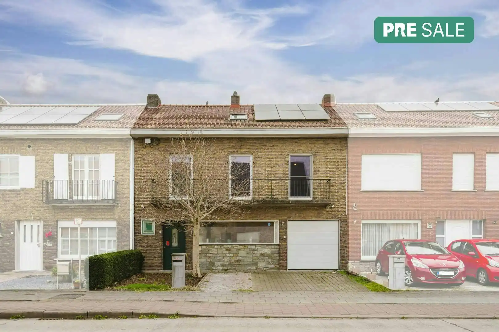 Energiezuinige en ruime woning te koop in Harelbeke! foto {{pictureIndex}}