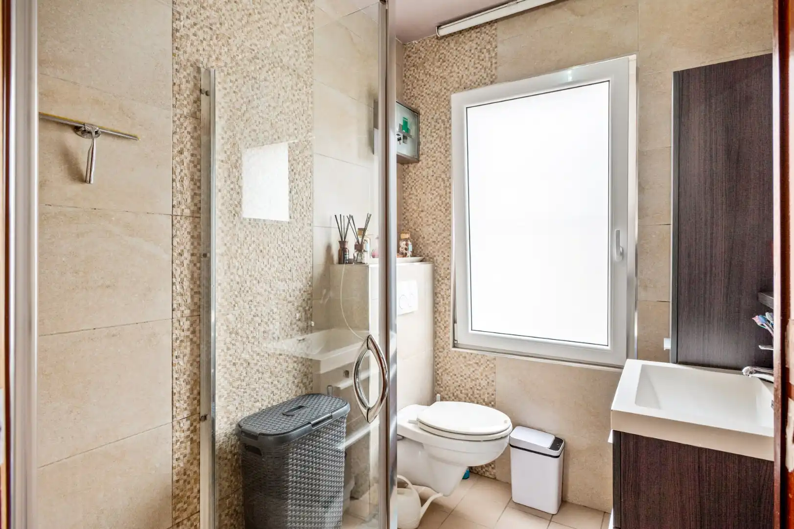 Instapklare woning met 5 slaapkamers en ruime garage op centrale ligging foto 15