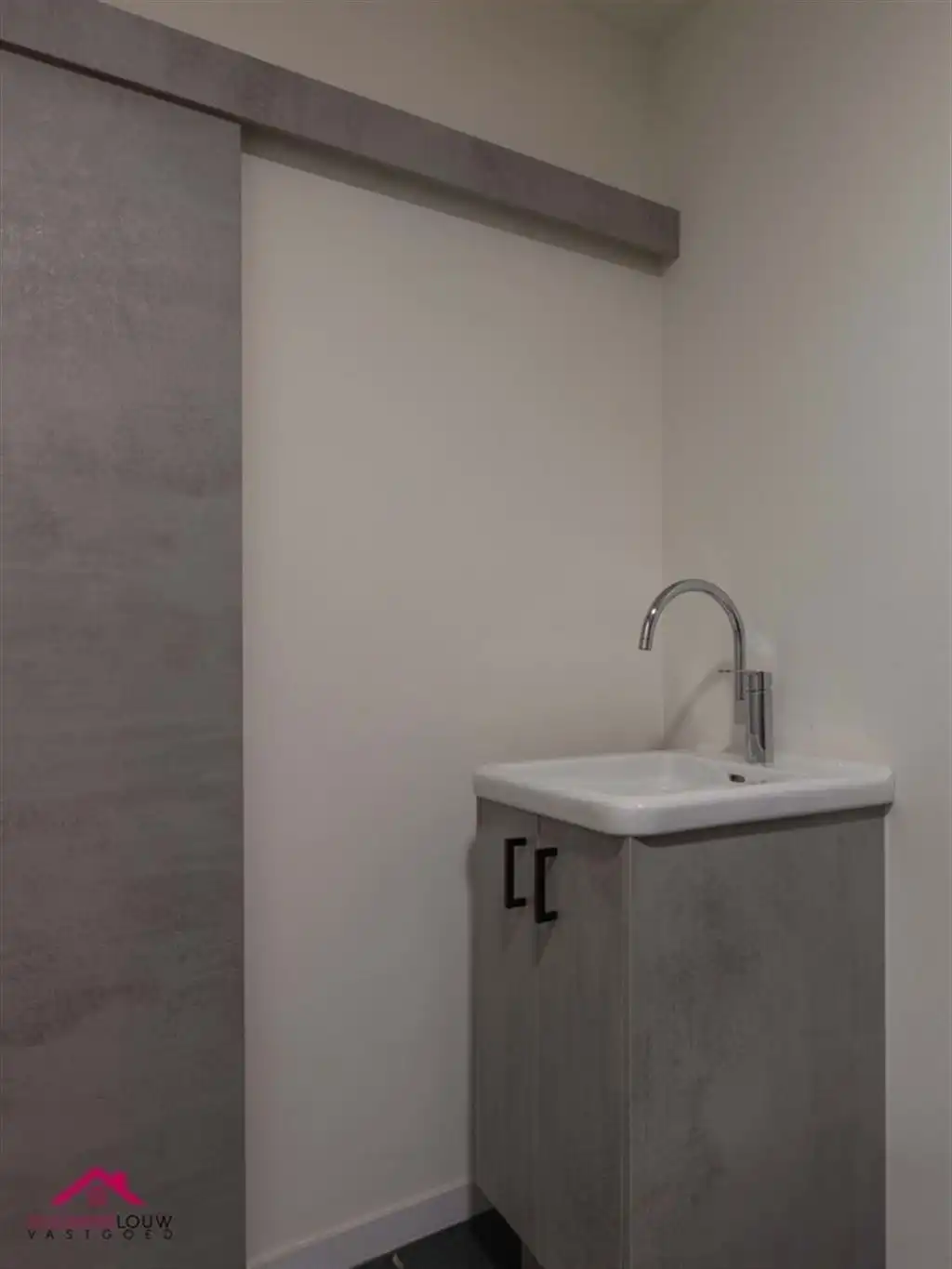 Instapklare woning met handelsruimte in gesloten bebouwing foto 20