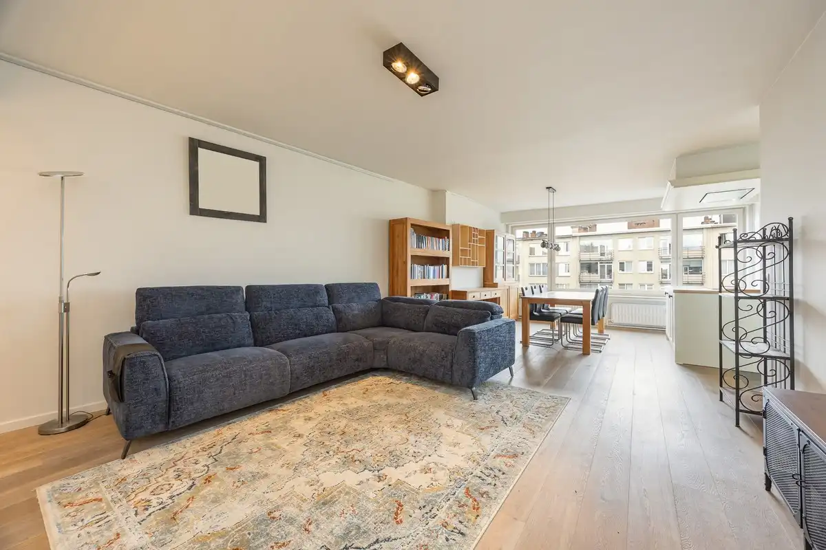 Zeer ruim en lichtrijk appartement te koop foto 3