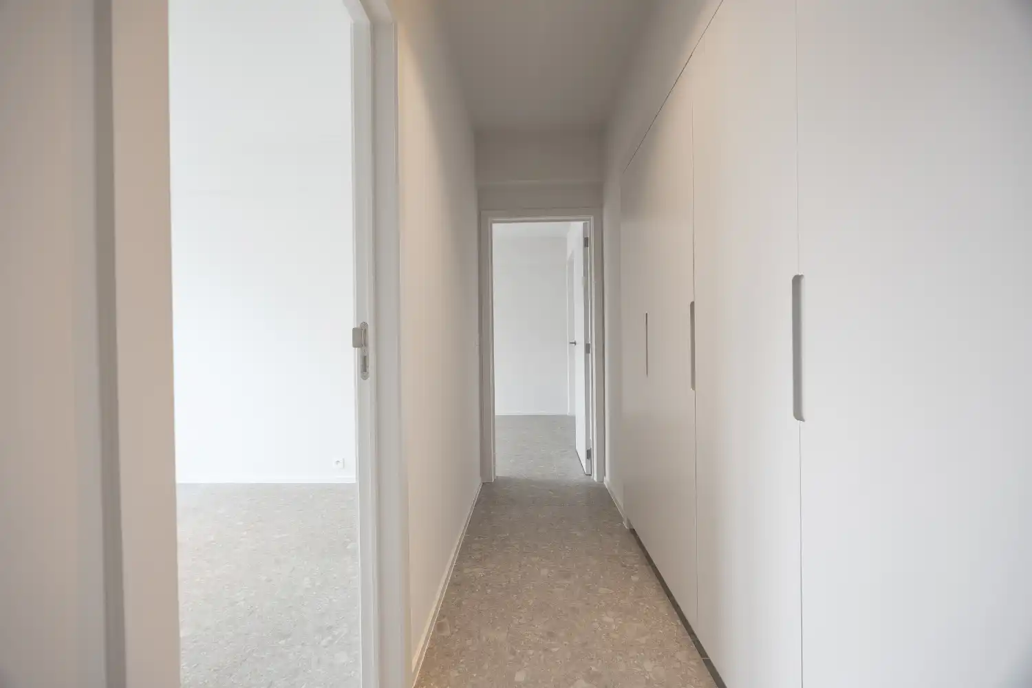 Gerenoveerd drie slaapkamer appartement met open zicht! foto 15