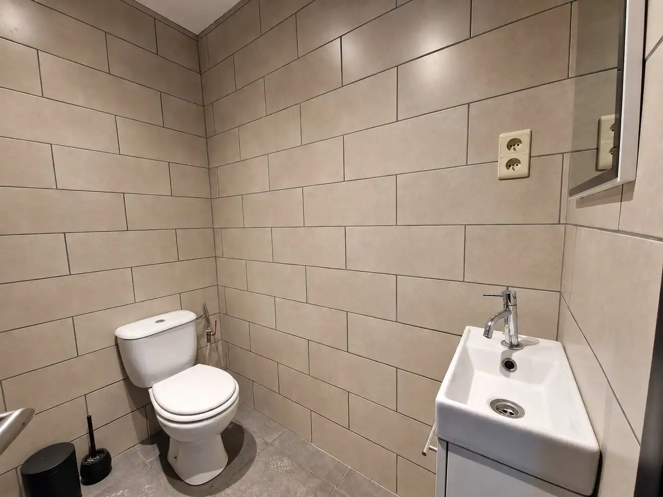 Handelsgelijkvloers (46 m²) te huur op toplocatie in Rekem foto 7