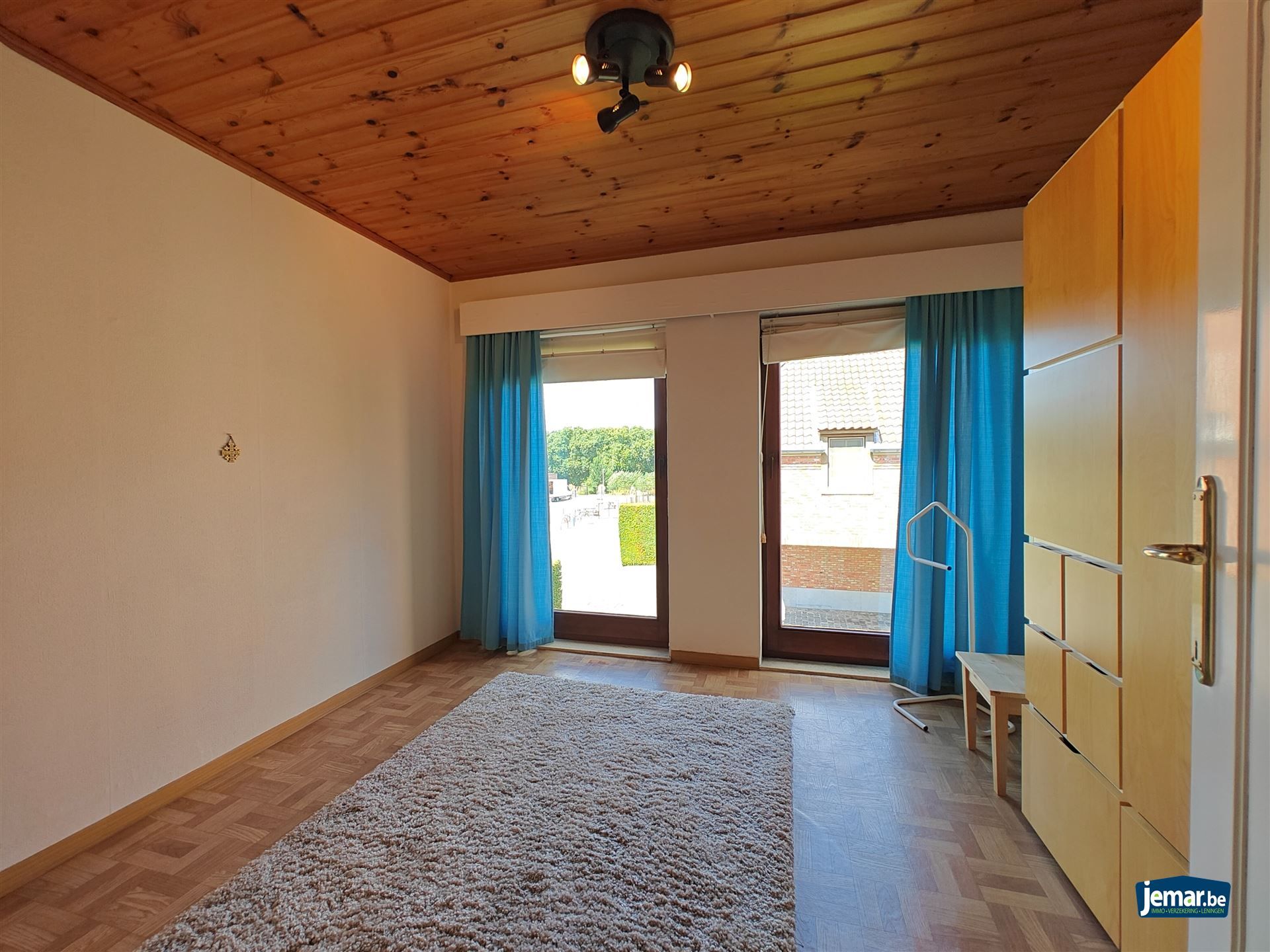 Half- open woning met 4 slaapkamers en apart garage foto 20