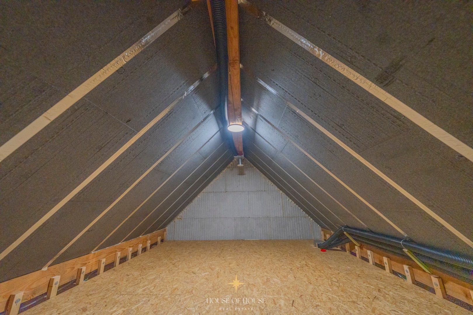 Scandinavisch geïnspireerde passiefbouw villa met natuurlijke tuin en innovatieve topafwerking foto 18