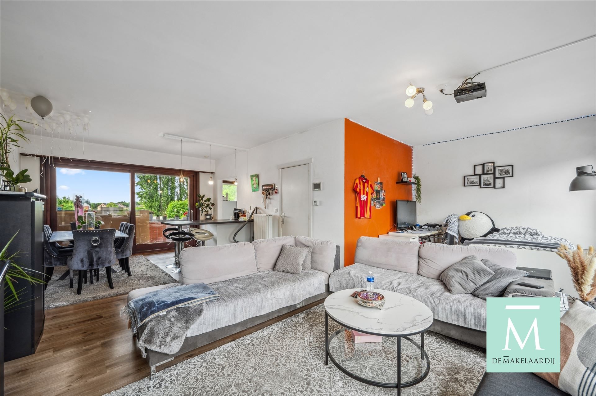 Op te frissen duplex-appartement, 3 slaapkamers en terras op toplocatie! foto 4