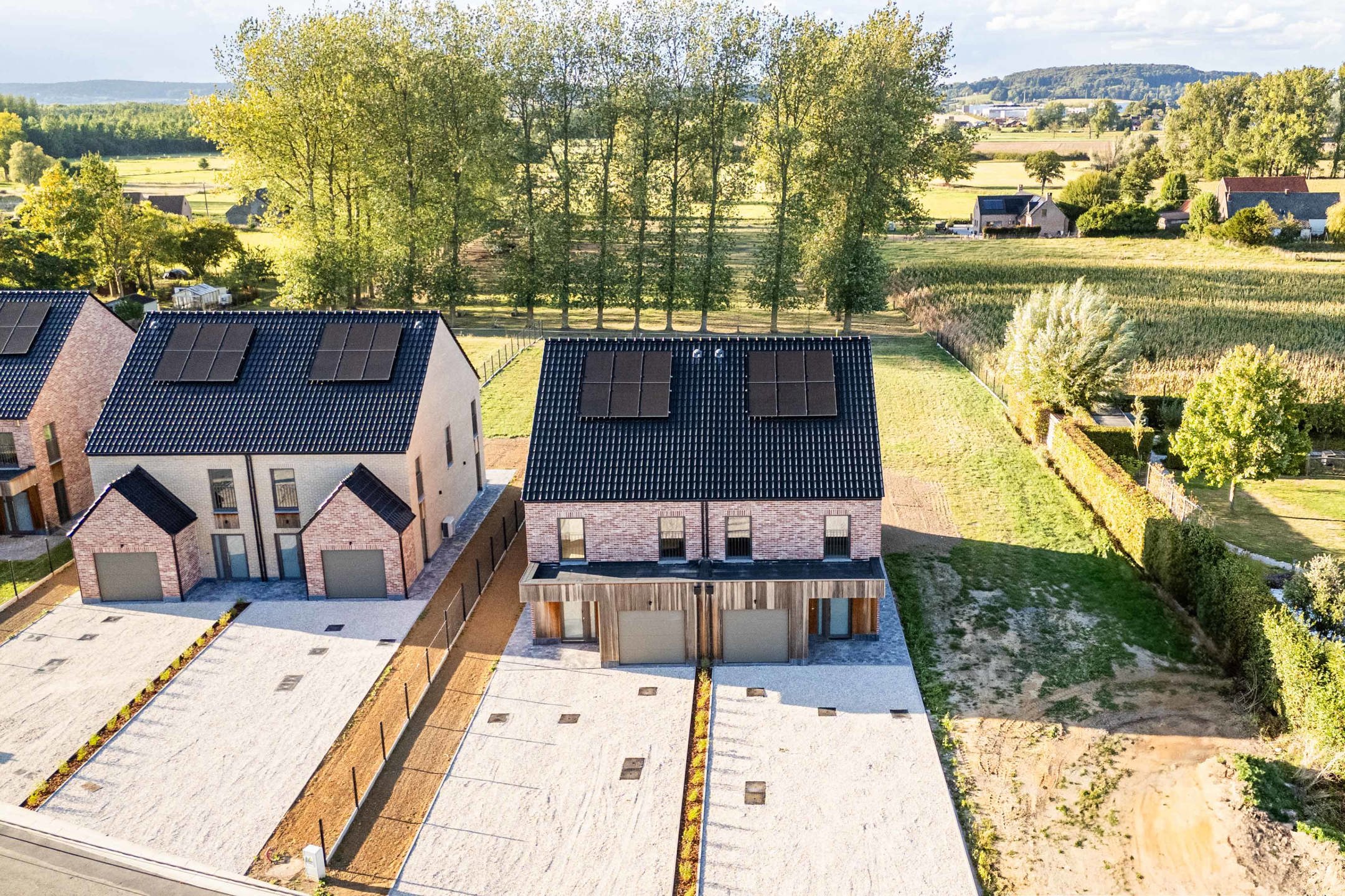 Prachtige nieuwbouwwoning omringd door groen en natuur. foto 3