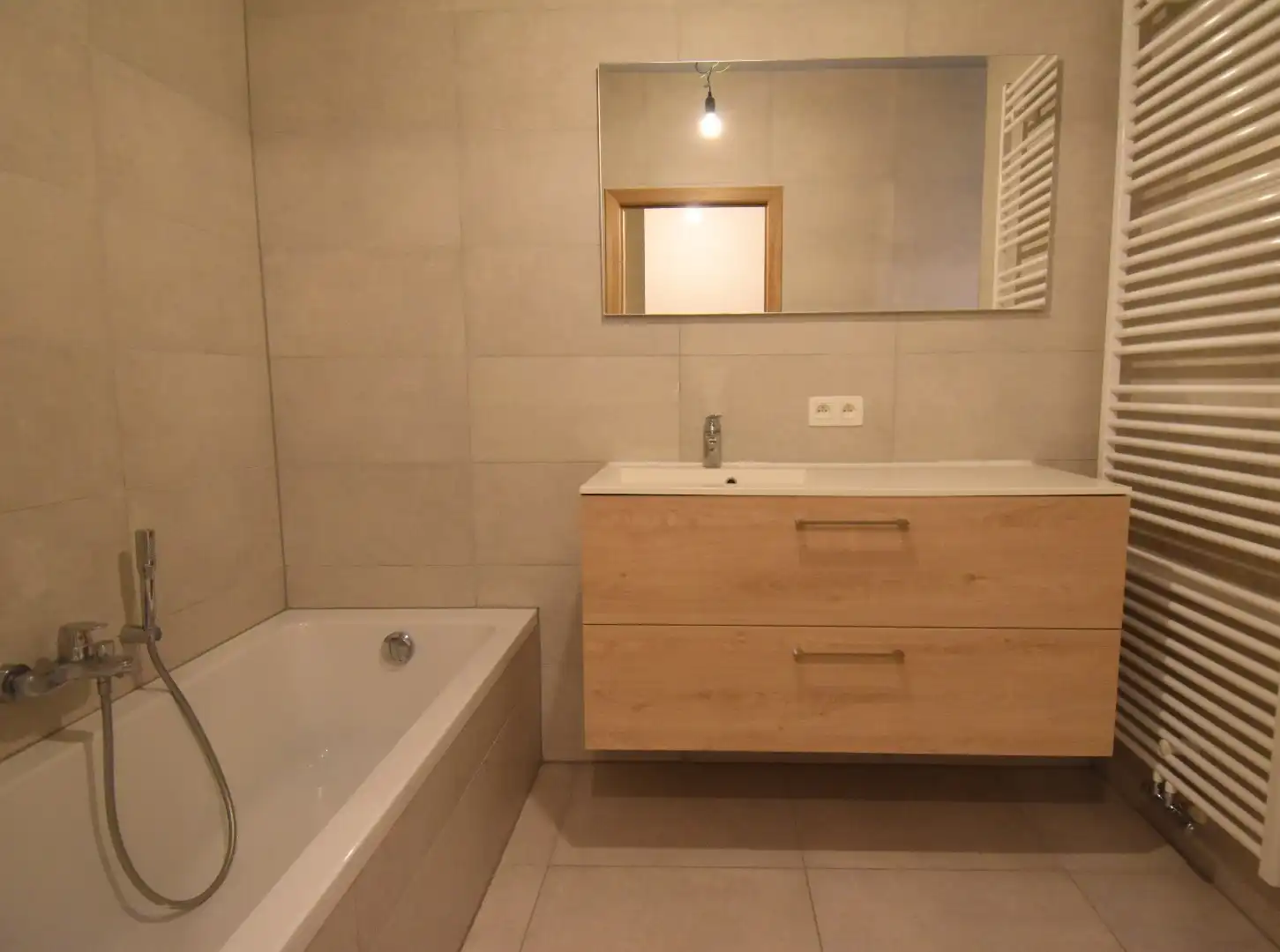 Rijwoning met 3 slaapkamers en tuin in Kortrijk foto 9