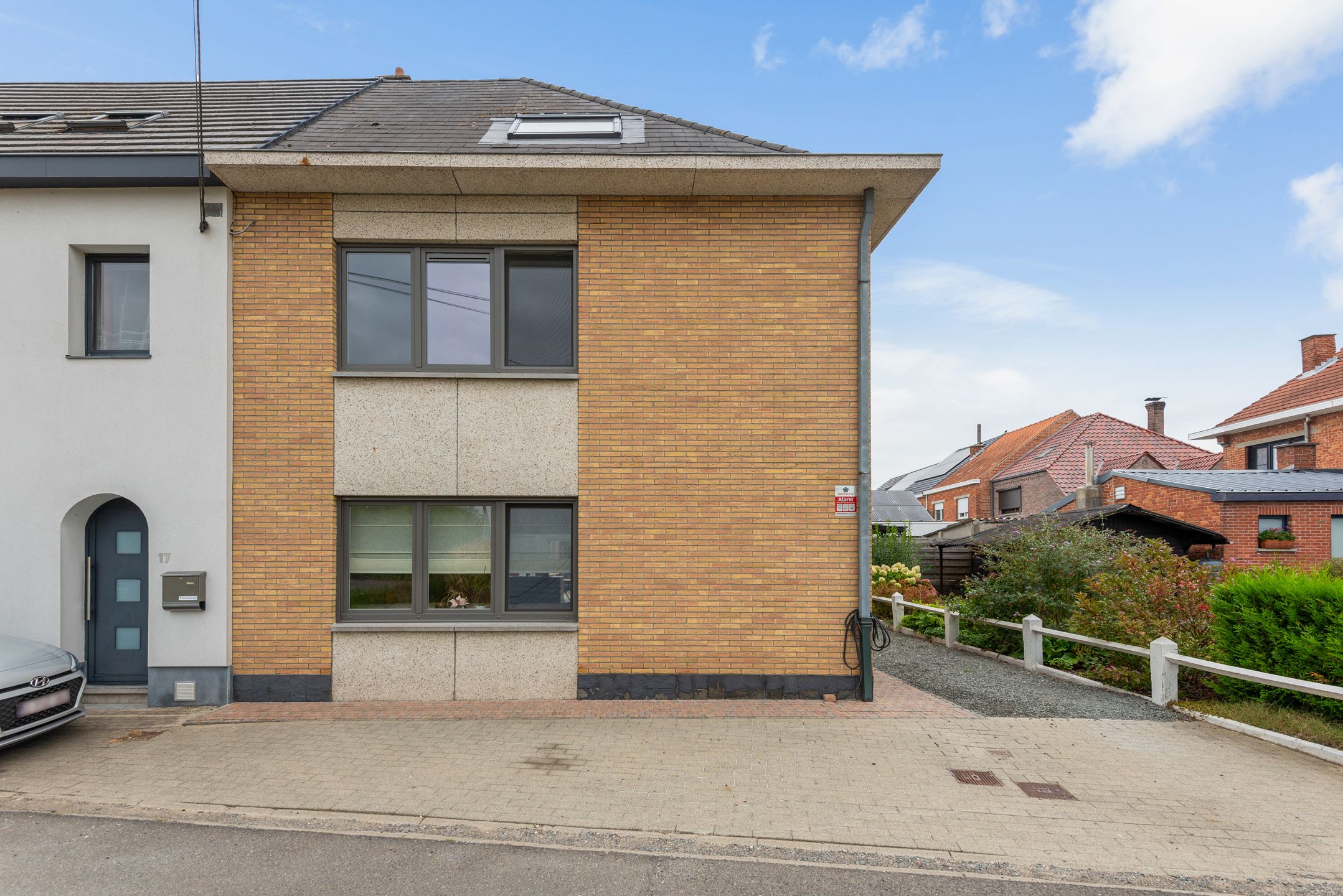 IN OPTIE Instapkl. Half-open woning met 3 slpk, polyv. zolder, gar., oprit en tuin foto 31