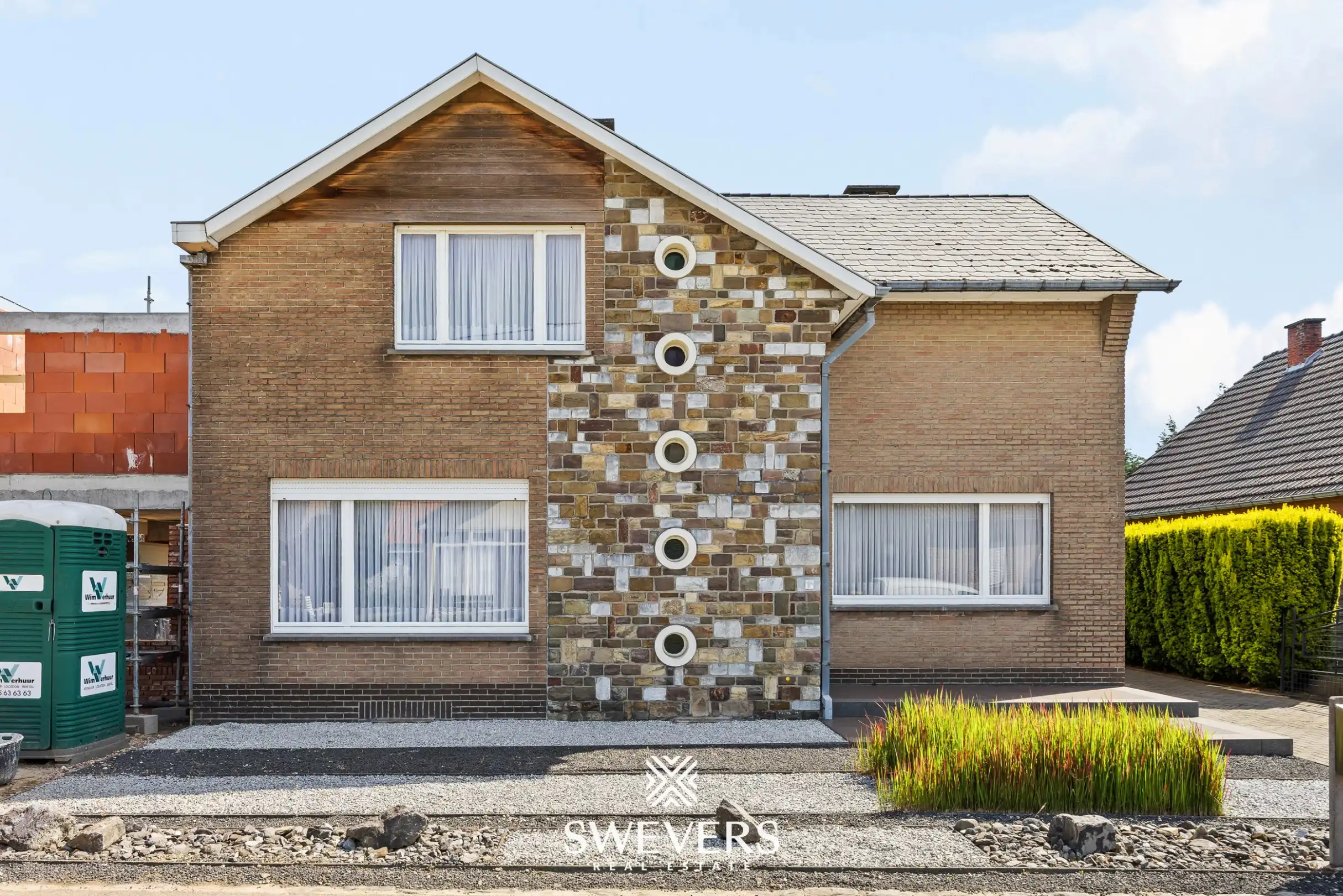Hoofdfoto van de publicatie: Ruime halfopen renovatiewoning met 4 slaapkamers in Linter