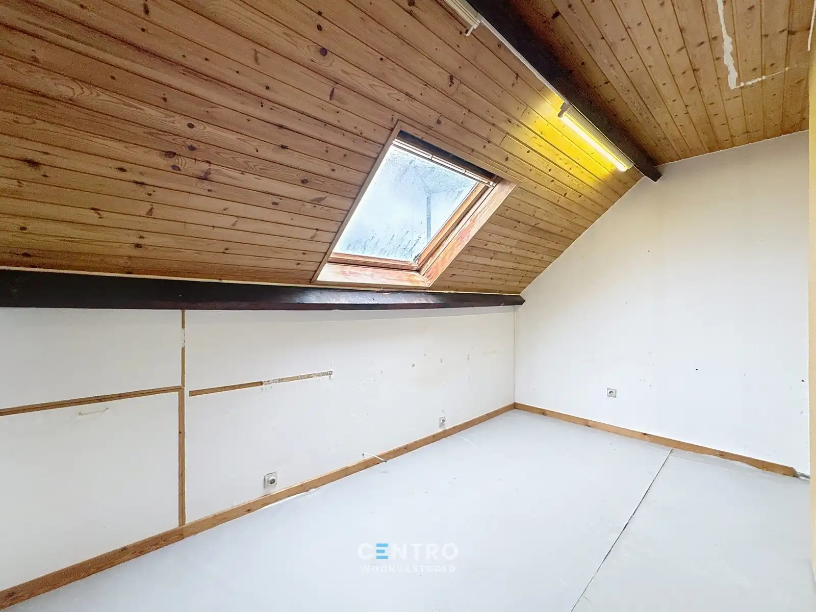 Op te frissen woning met 4 slpks én ZUIDger. tuin te Assebroek! foto 14