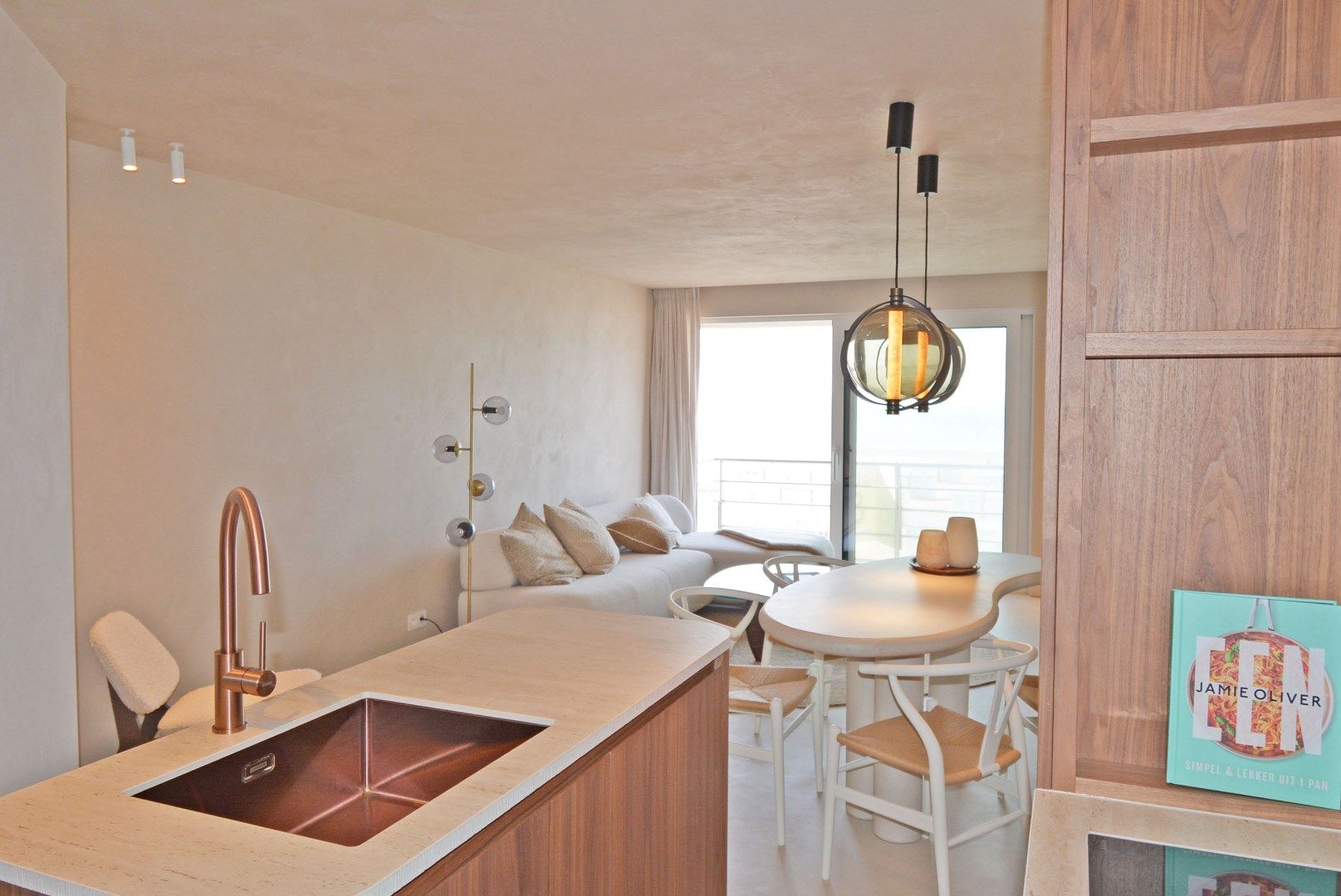 Trendy gerenoveerd appartement op Albertstrand met luxueuze afwerking en frontaal zeezicht foto 3