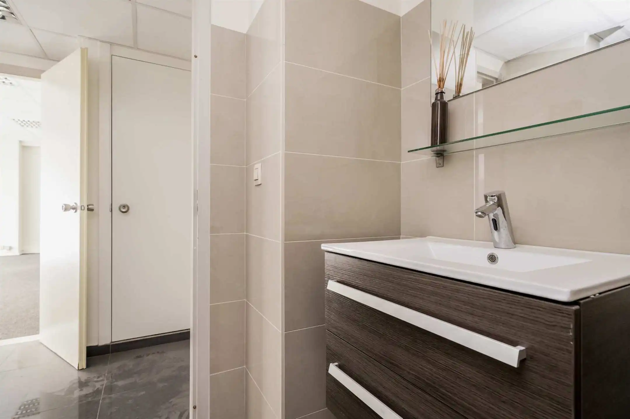 Ruim kantoor met 5 units nabij Centraal Station foto 12