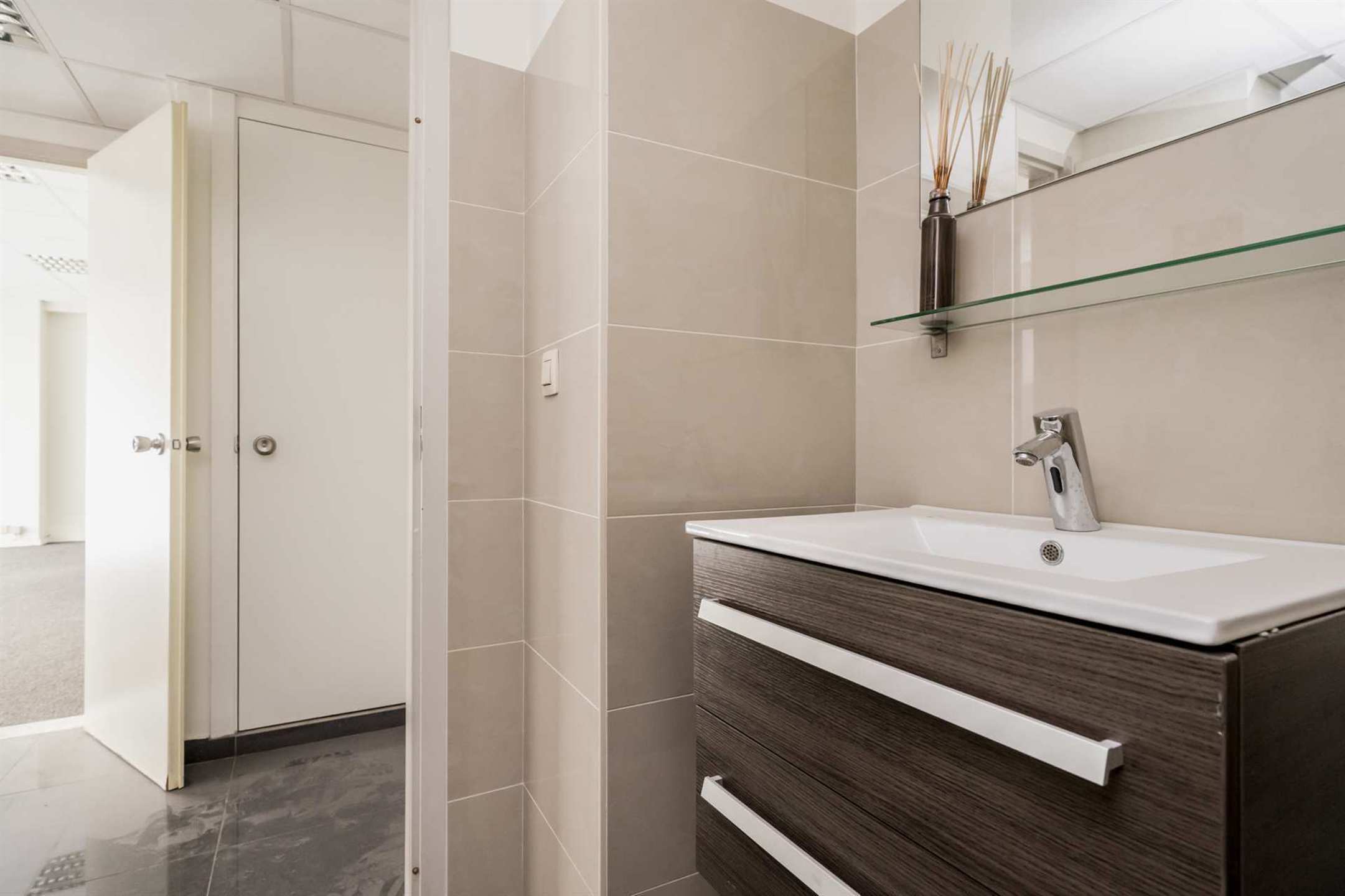 Ruim kantoor met 5 units nabij Centraal Station foto 12