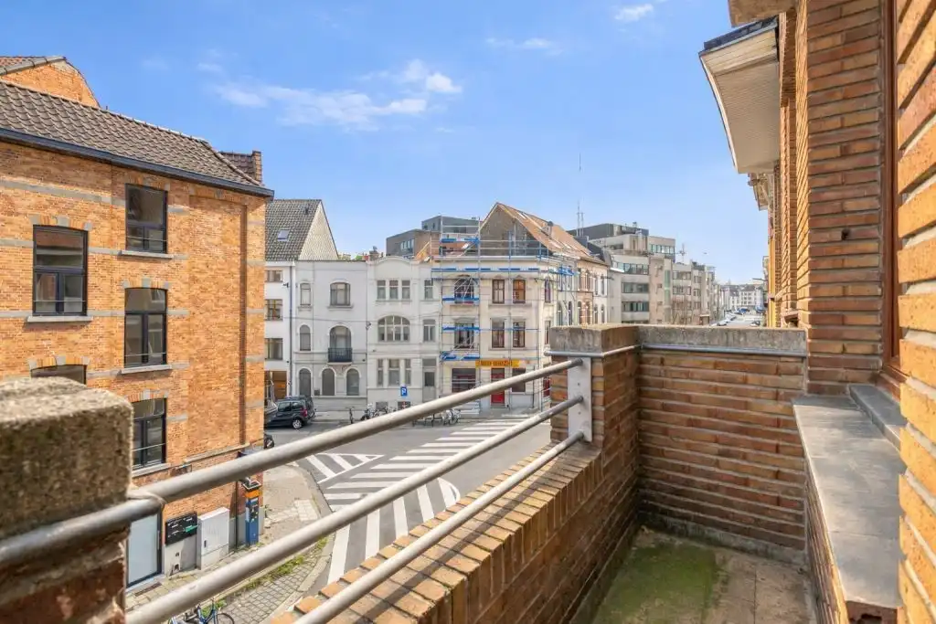 Woon-werkpand met uitzonderlijke garage (±90 m²) nabij centrum Gent foto 2