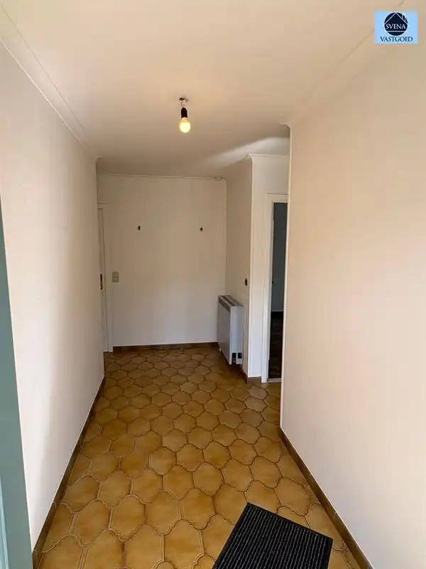 HALFOPENBEBOUWING MET 3 SLAAPKAMERS, TUIN EN GARAGE foto 9