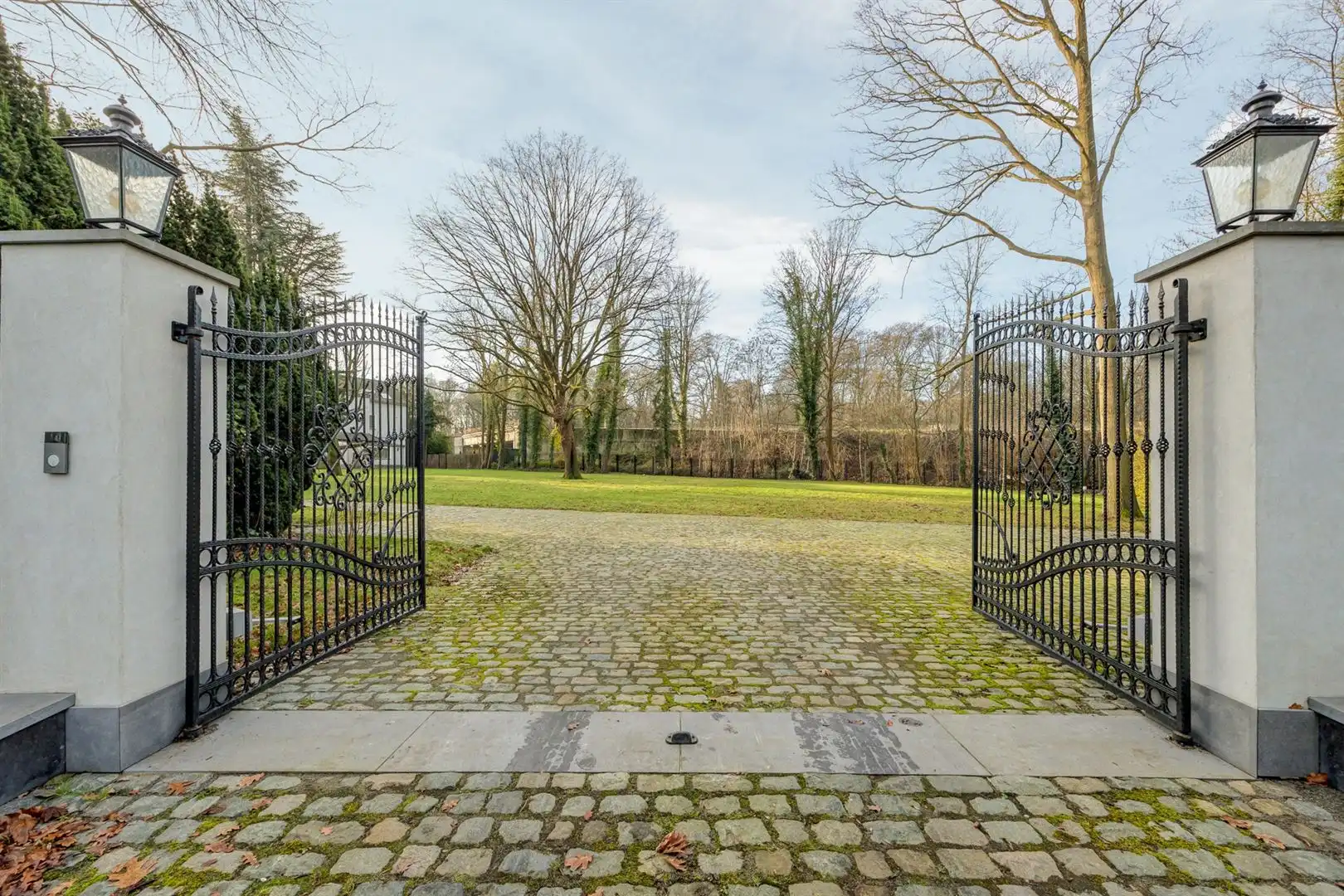 State-of-the-art villa tussen eeuwenoude bomen foto 37