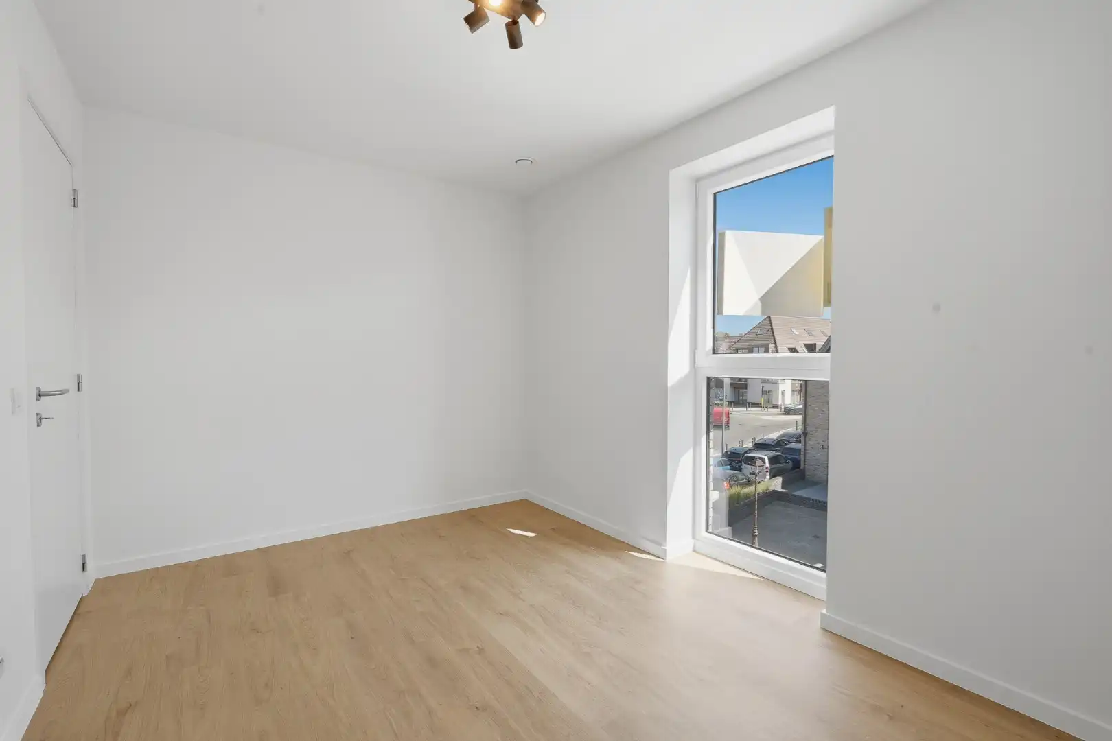 Nieuwbouwappartement met 1 slaapkamer en bovengrondse staanplaats te huur in Oudenburg! foto 4