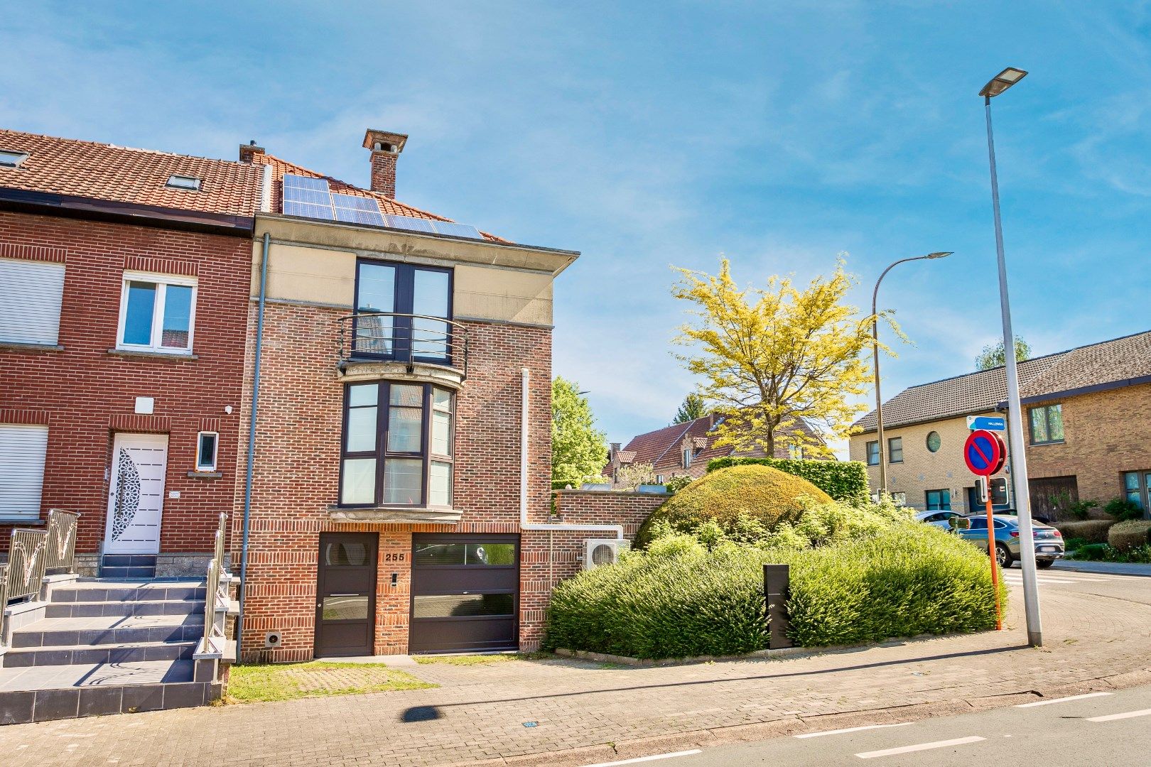 Instapklare woning (EPC:B) met 4 slpk, tuin en garage foto {{pictureIndex}}