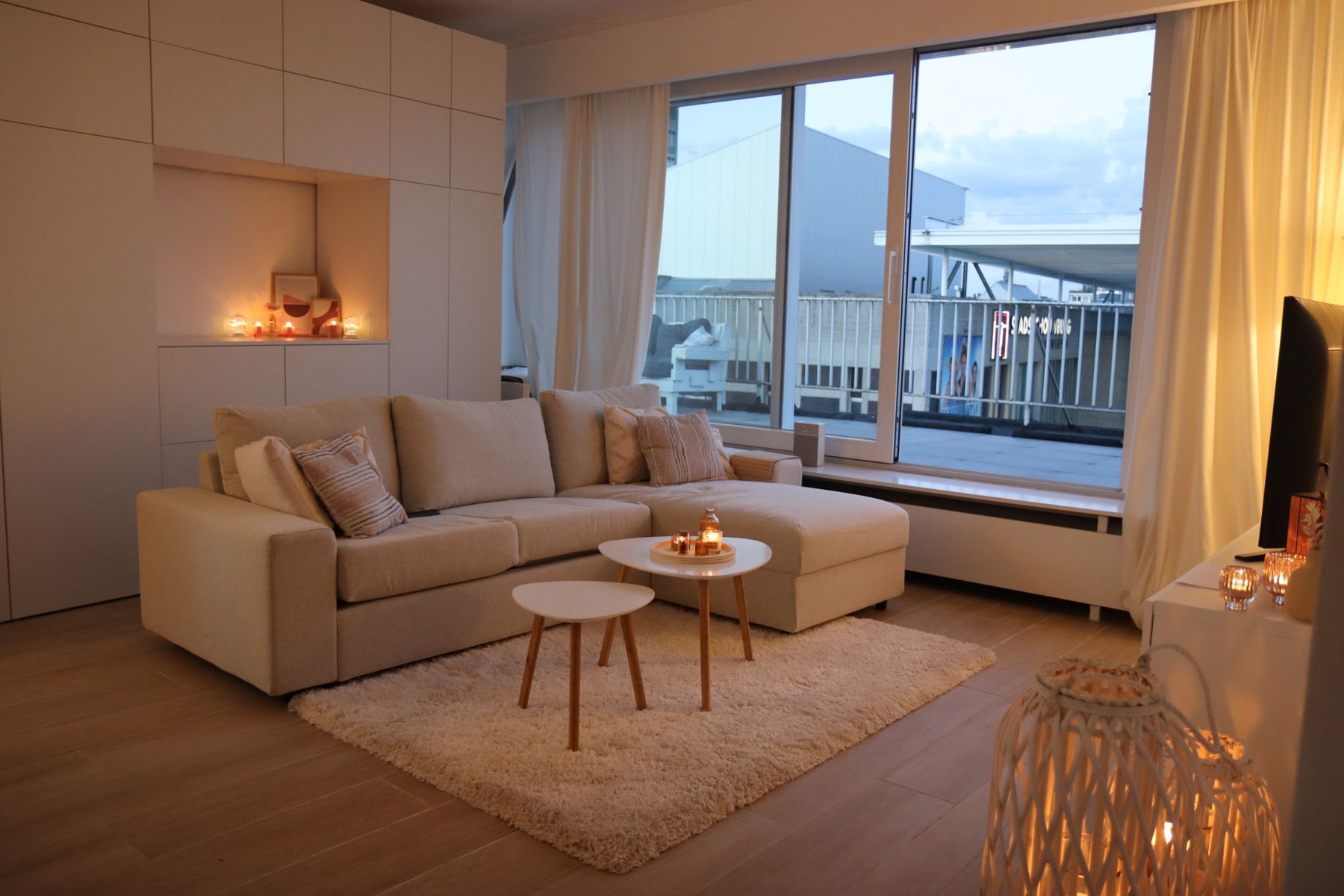 Top 1-kmr appartement met groot terras aan de vogeltjesmarkt (850€ huur +100€) foto {{pictureIndex}}