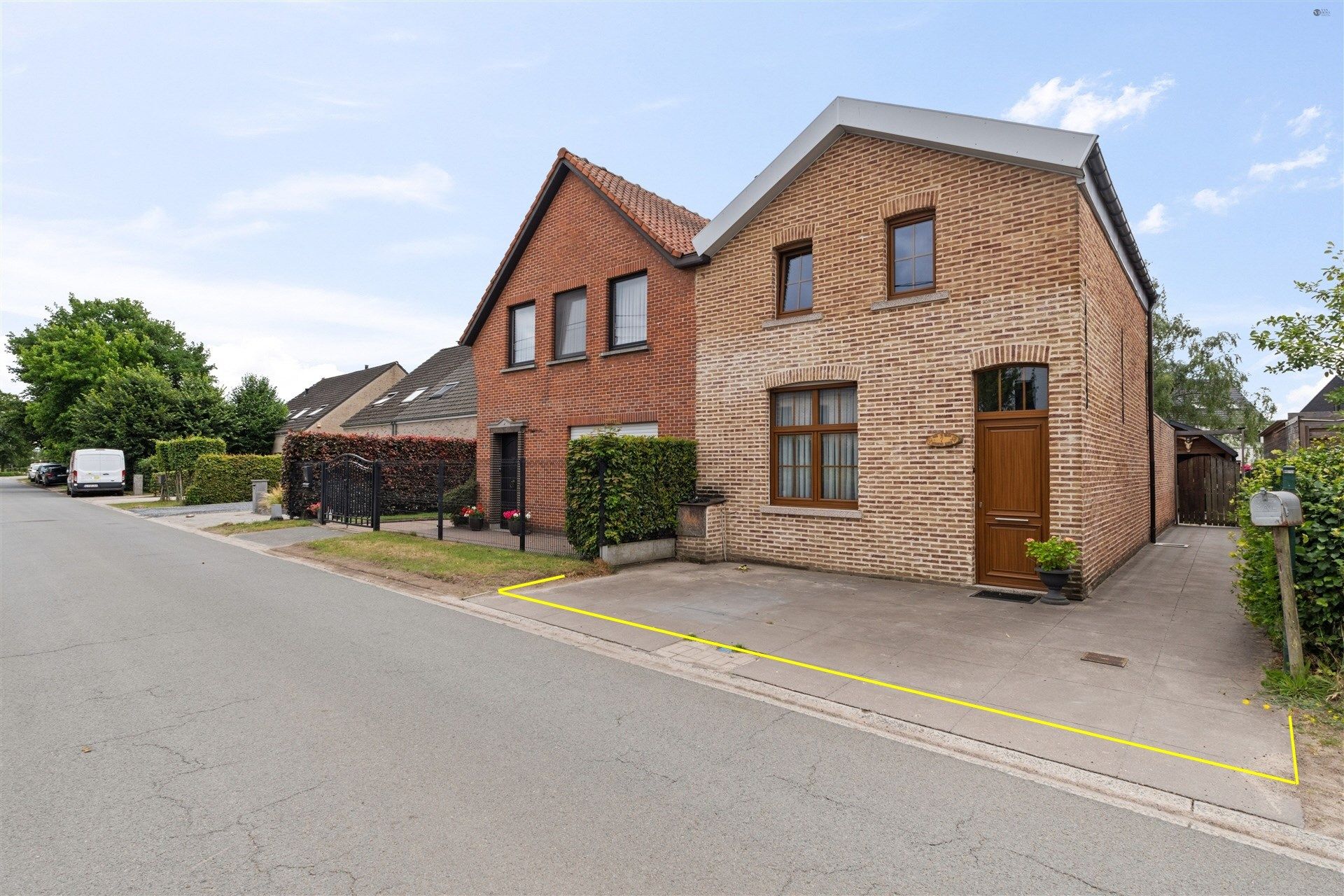Half open bebouwing op 607m² foto 1