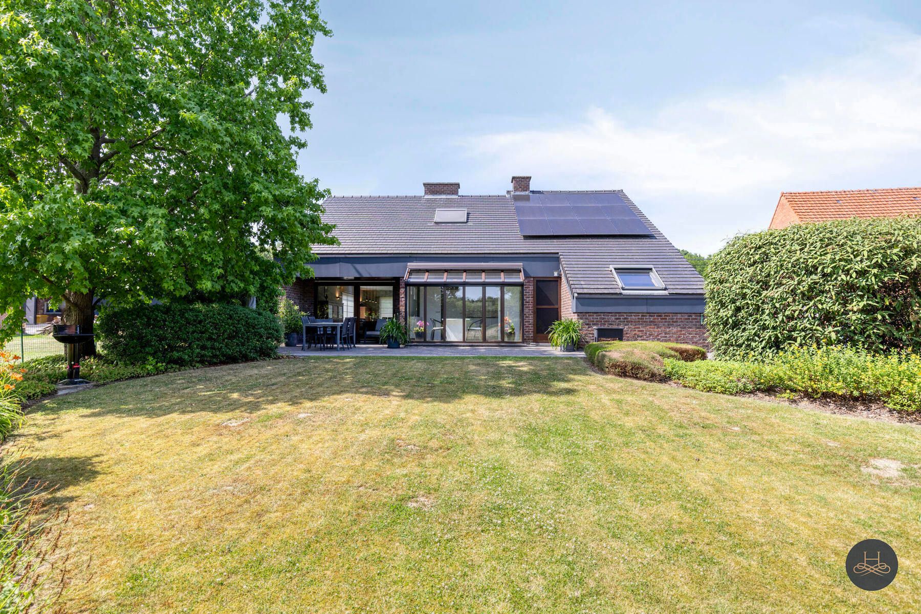 Ruime gezinswoning met ruime tuin en prachtig uitzicht foto 24
