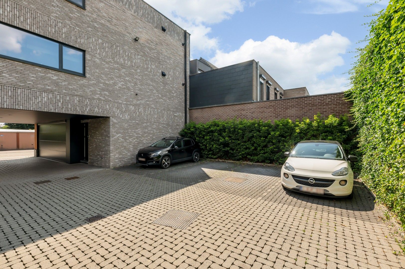 Instapklaar dakappartement met terras in het centrum van Putte foto 19