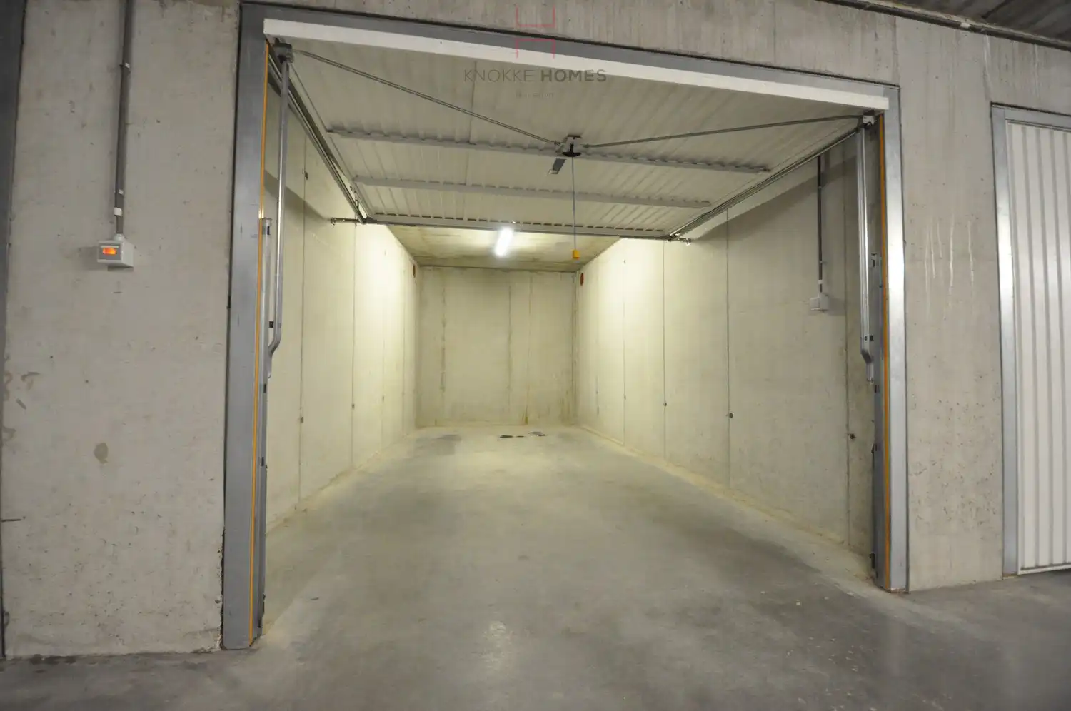 Zeer goed gelegen gesloten garagebox in Duinbergen. foto 2