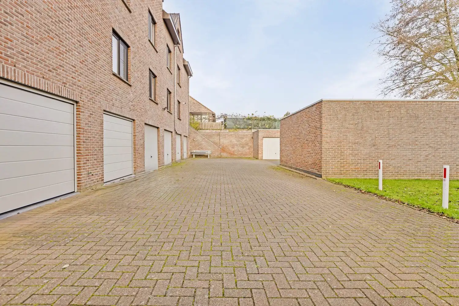 Te huur: gesloten garagebox in Lanaken foto 2