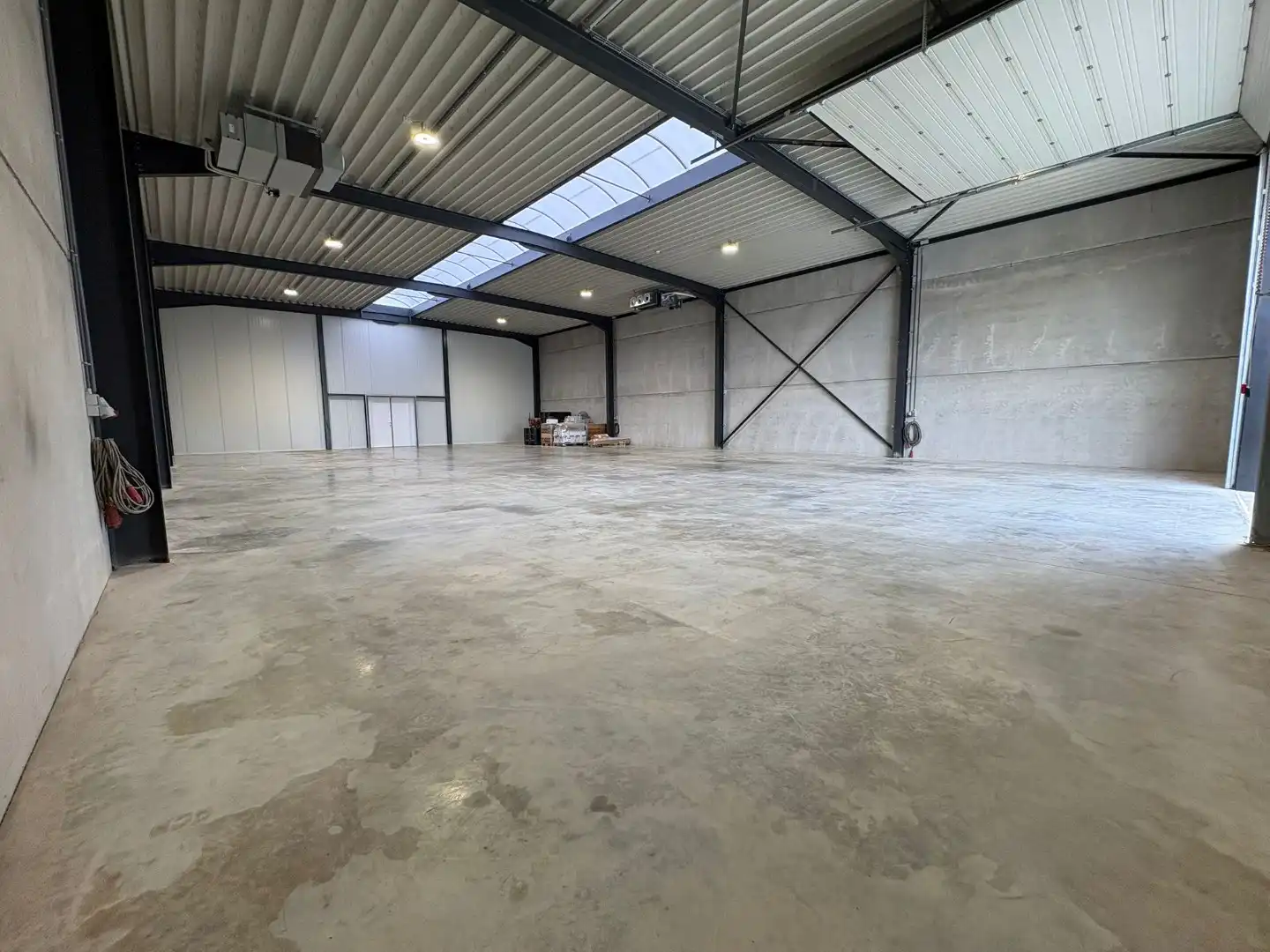 Gerenoveerde industriehal van 360 m² op bedrijvenpark Nagelsberg !  foto 4