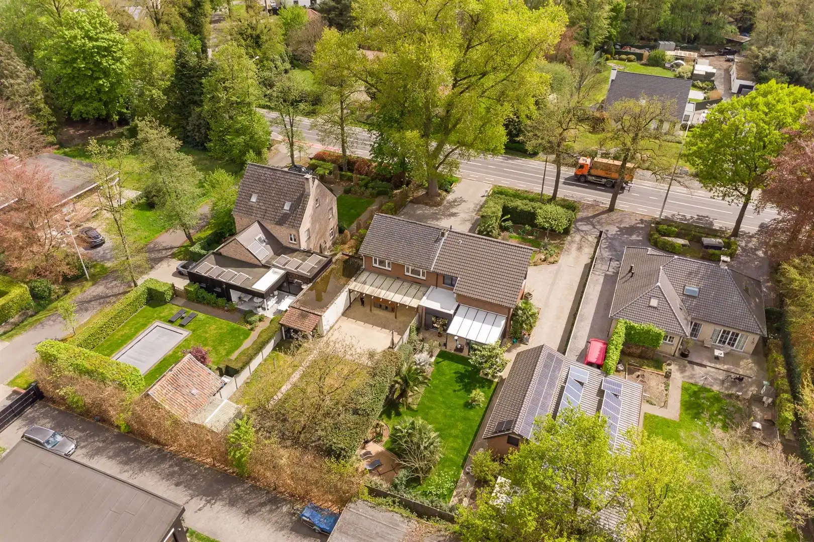 Ruime, lichte woning met garage & oprit op centrale ligging foto 29