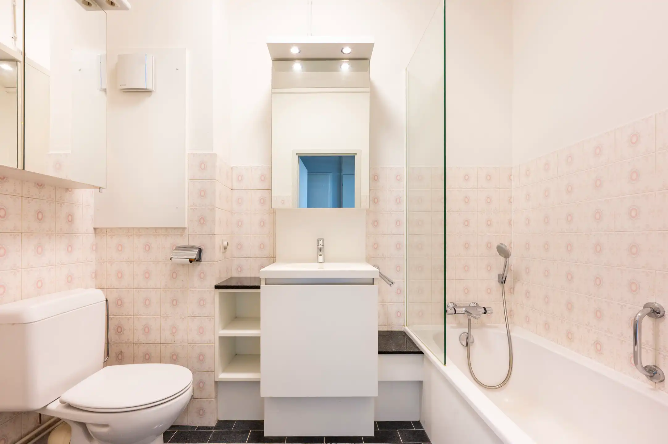 Instapklare studio met uitzicht & balkon in centrum foto 9