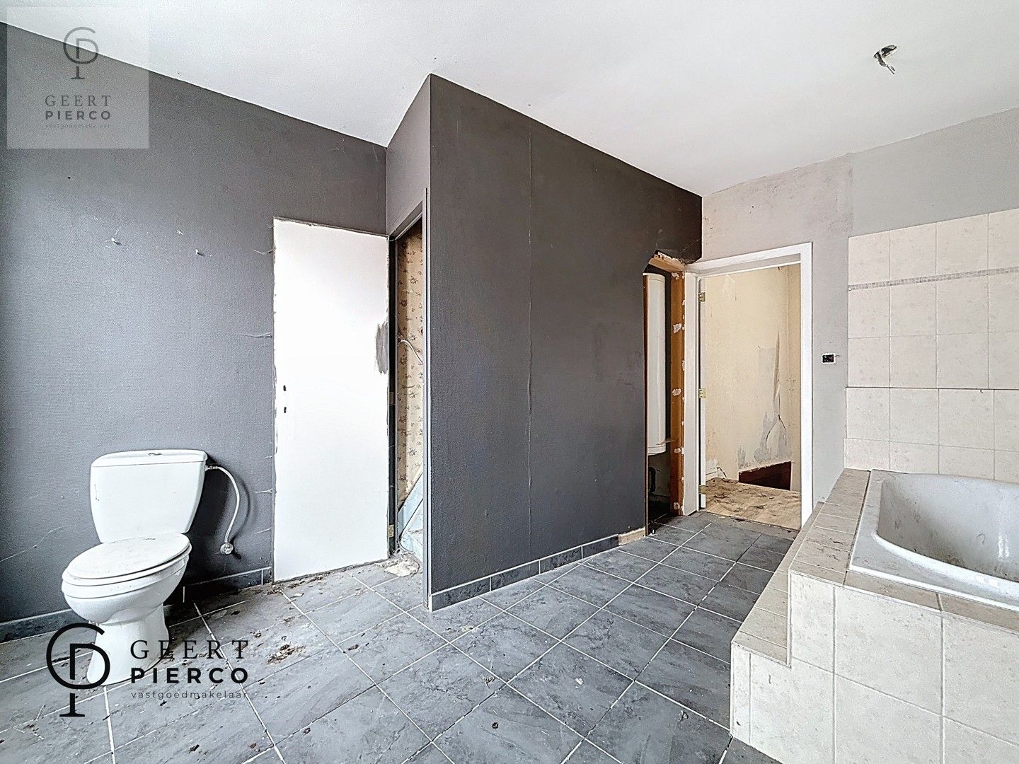 Uniek renovatie- of nieuwbouwproject in hartje Landen foto 15