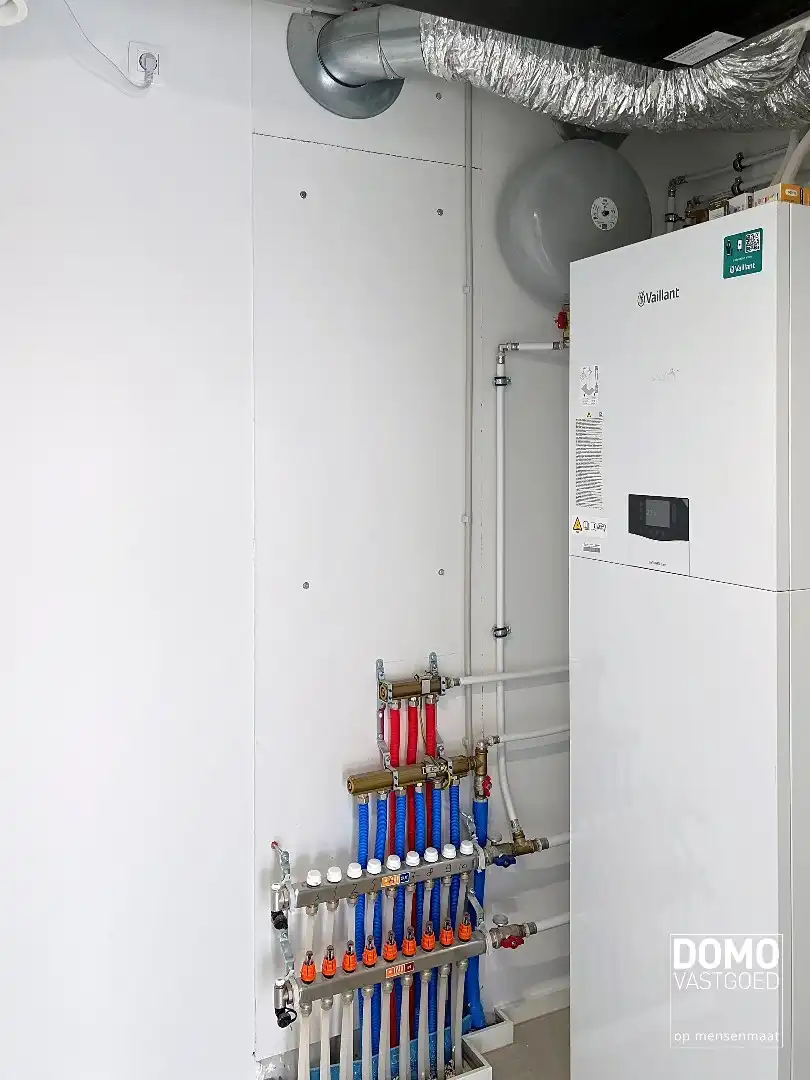 Penthouse met twee slaapkamers, ruim terras en autostandplaats te Kermt foto 13