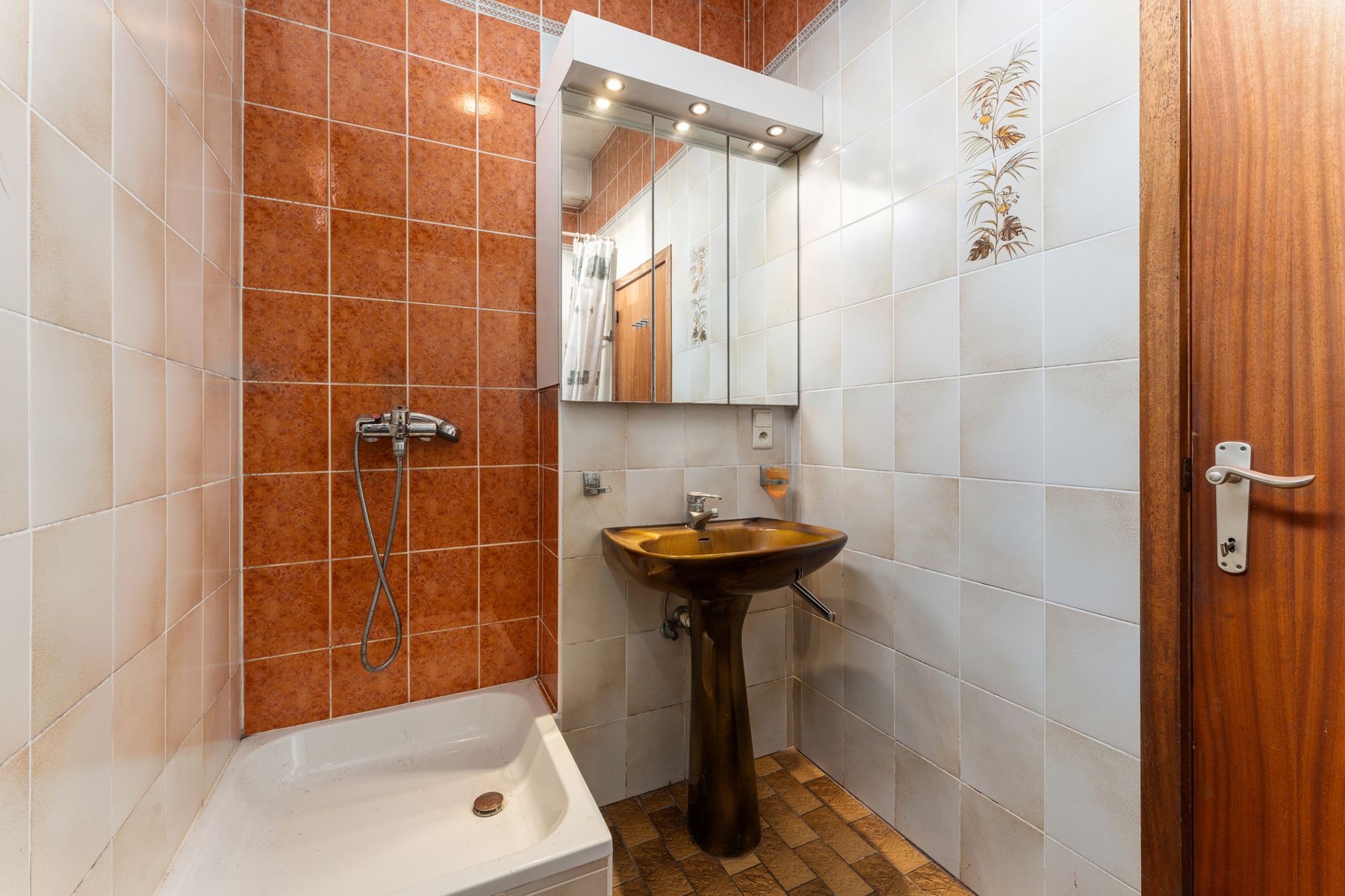 Te renoveren woning met uniek verzicht op 639m² foto 13