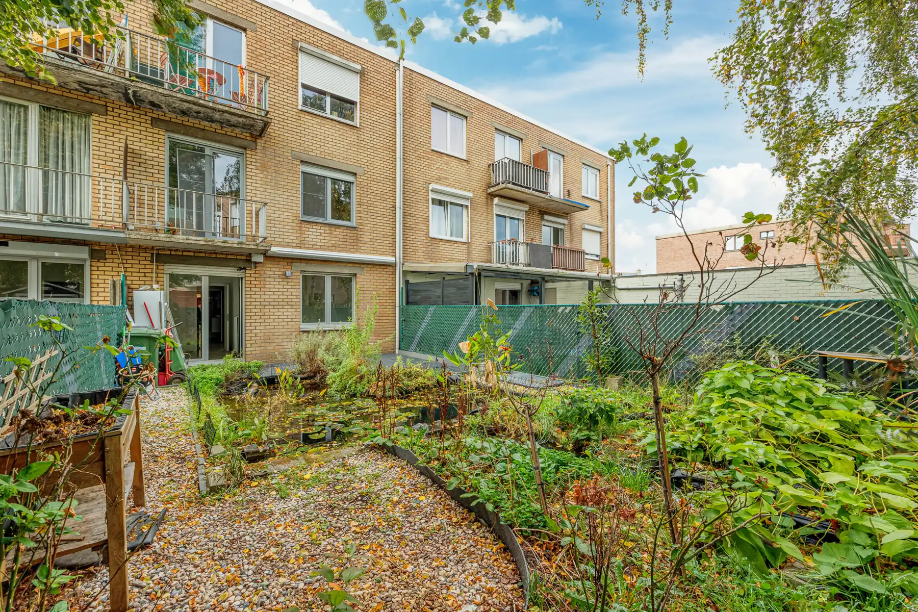 Gelijkvloersappartement met 2 slaapkamers, tuin en garagebox foto 14
