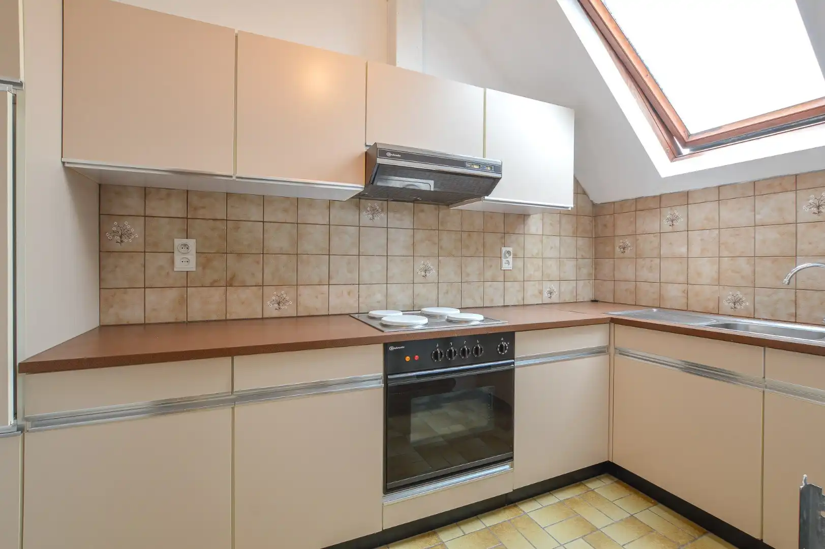 Interessante opbrengsteigendom met 5 volledig verhuurde appartementen in het centrum van Oudenburg foto 21