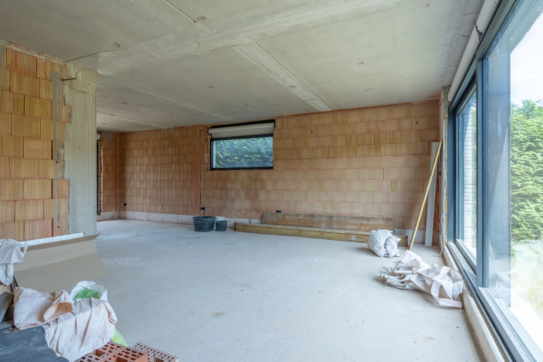 Verder af te werken woning met o.a. 4 slaapkamers, inpandige garage, ... foto 6