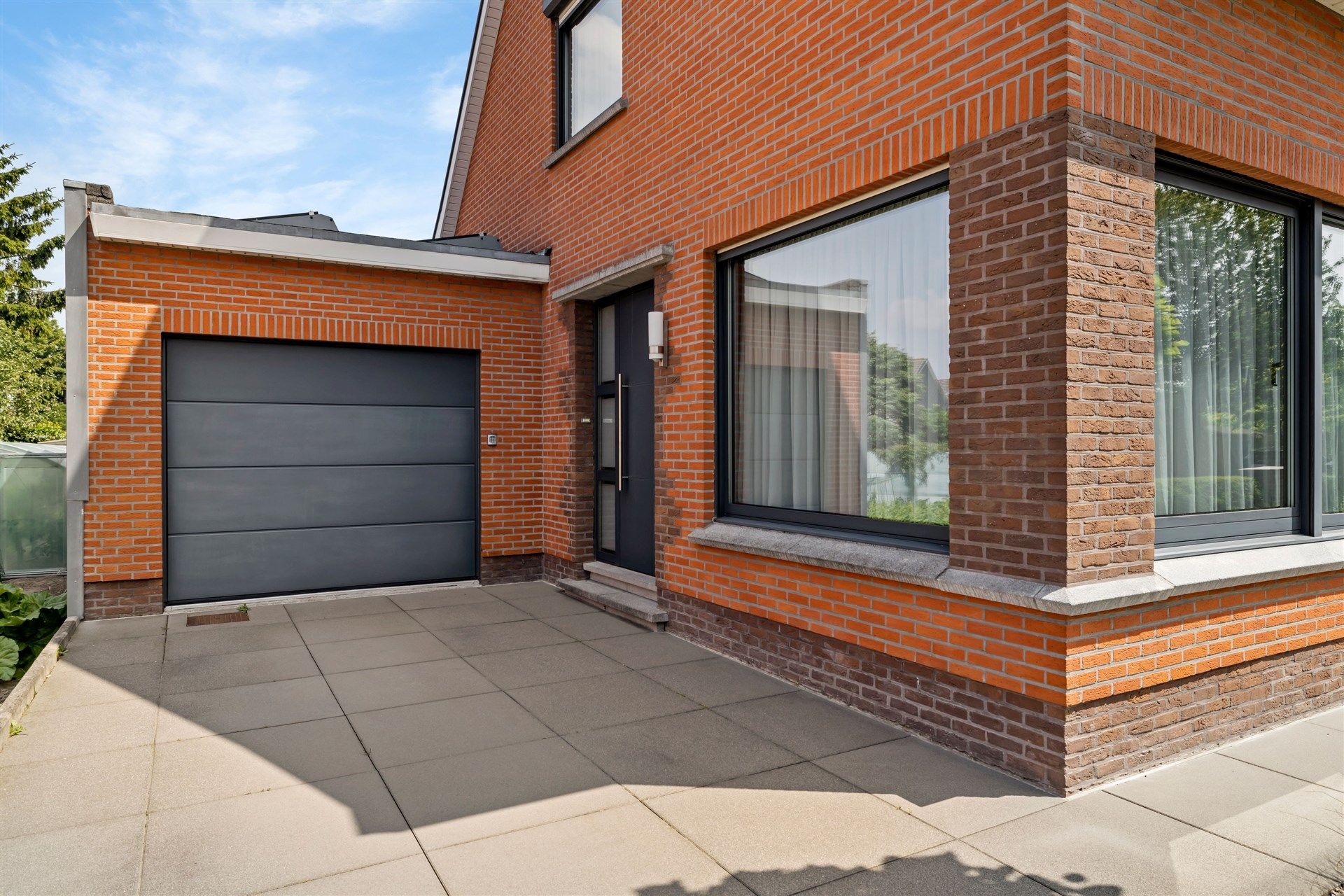 Instapklare gezinswoning met 3 slaapkamers nabij het centrum foto 3