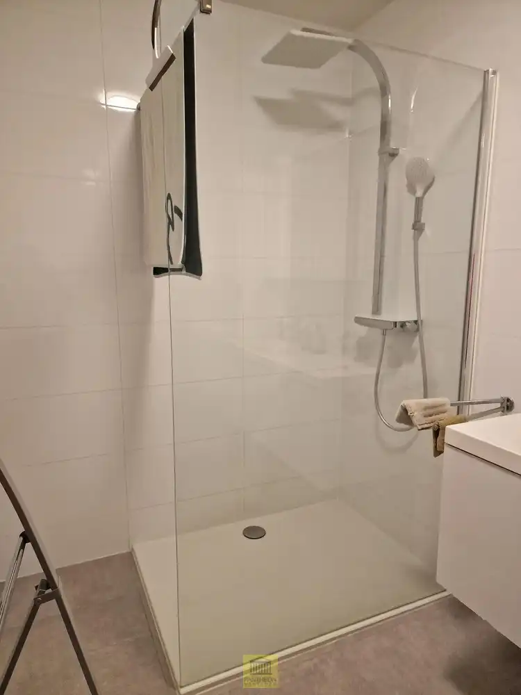 Ruim lichtrijk appartement met groot terras, garage én staanplaats! foto 14